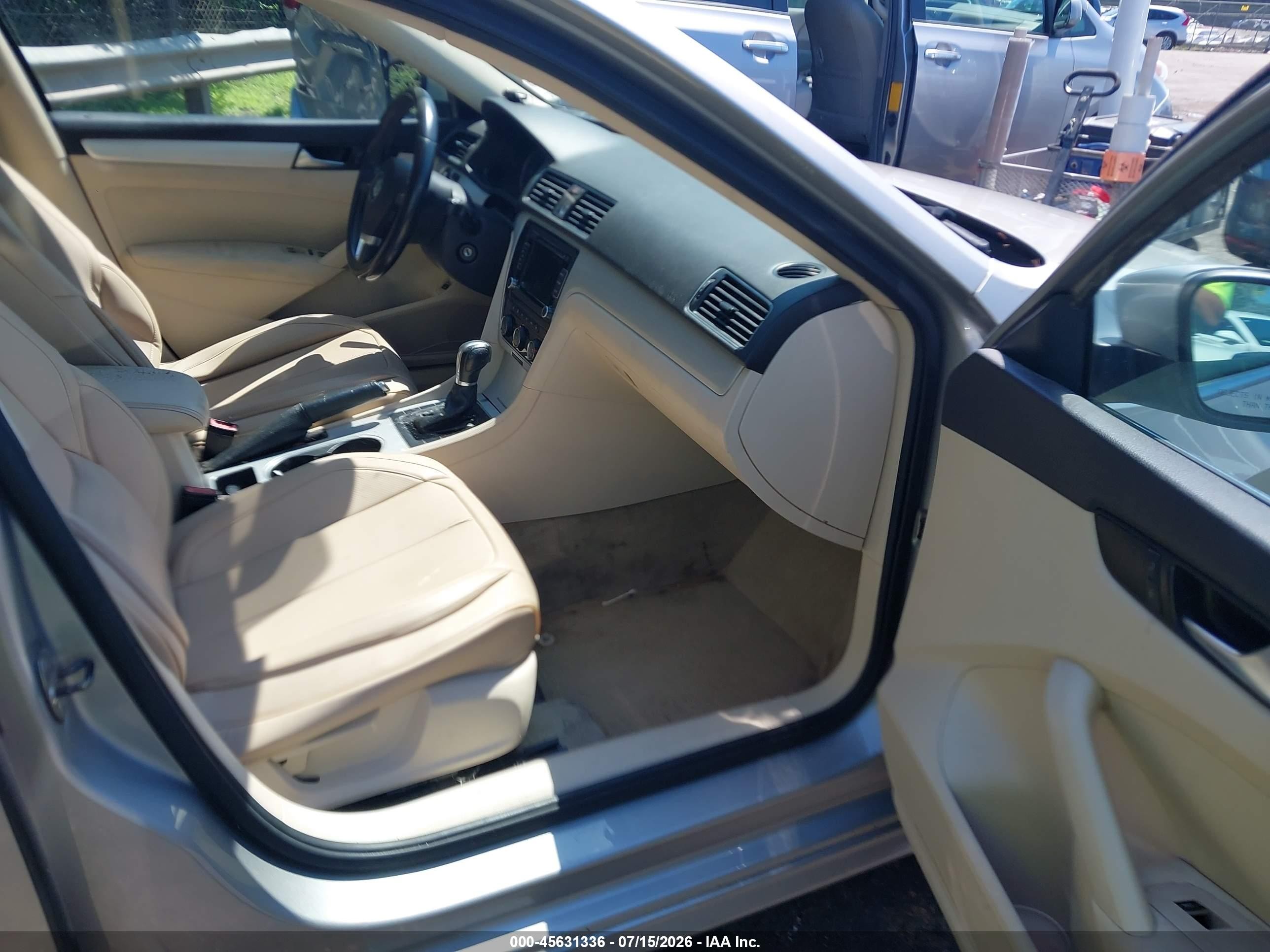 2013 Volkswagen Passat 2.5l Se Silver vin: 1VWBH7A39DC084842