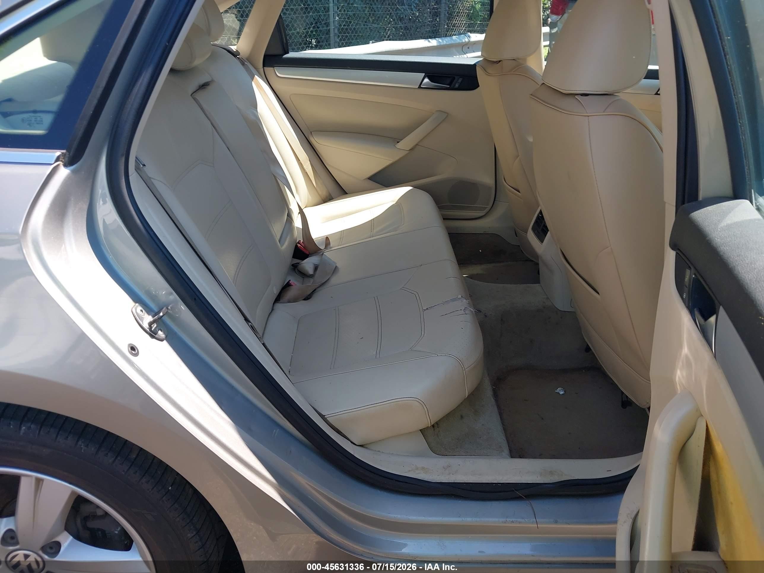 2013 Volkswagen Passat 2.5l Se Silver vin: 1VWBH7A39DC084842