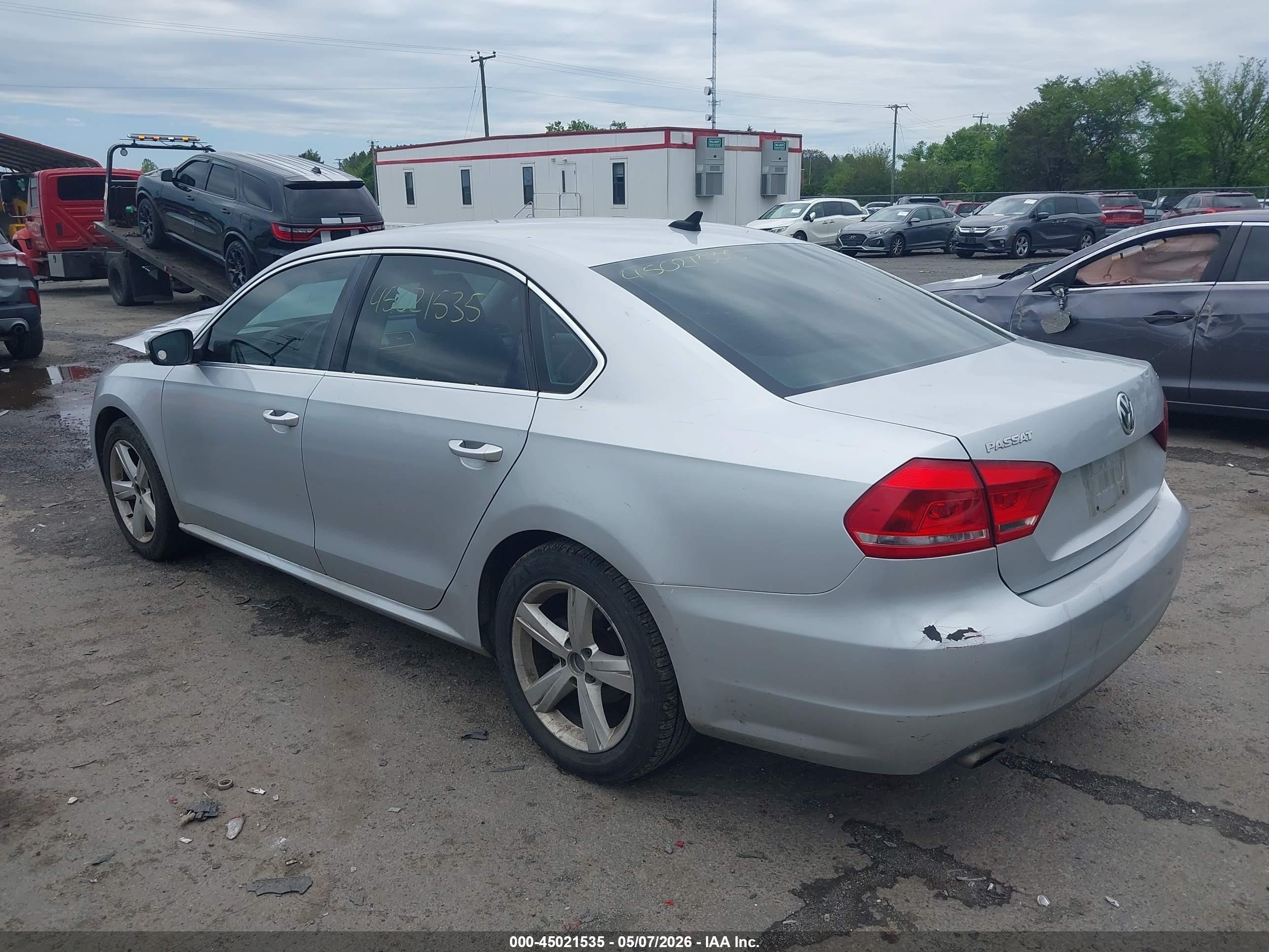 2013 Volkswagen Passat 2.5l Se Silver vin: 1VWBH7A3XDC008384