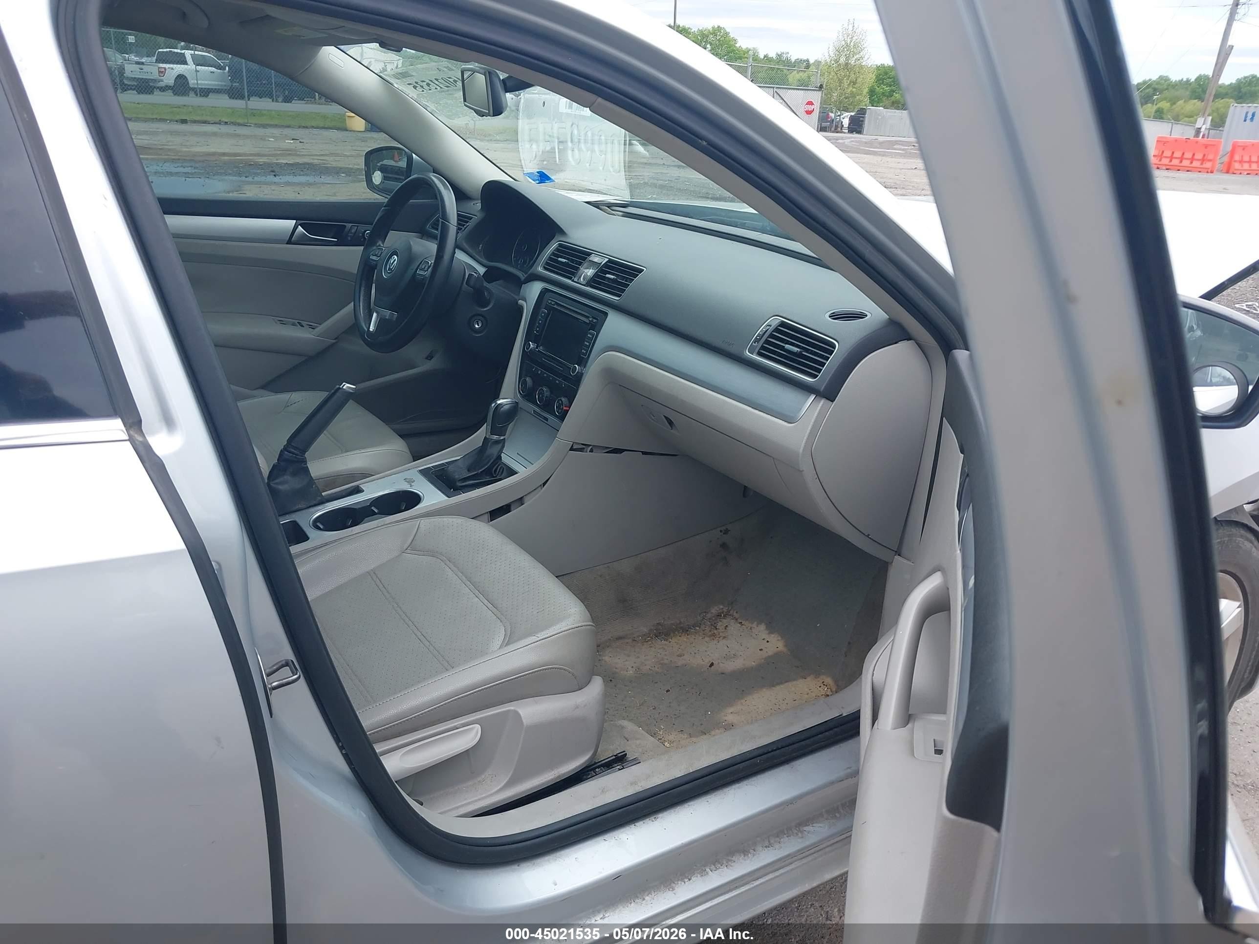 2013 Volkswagen Passat 2.5l Se Silver vin: 1VWBH7A3XDC008384