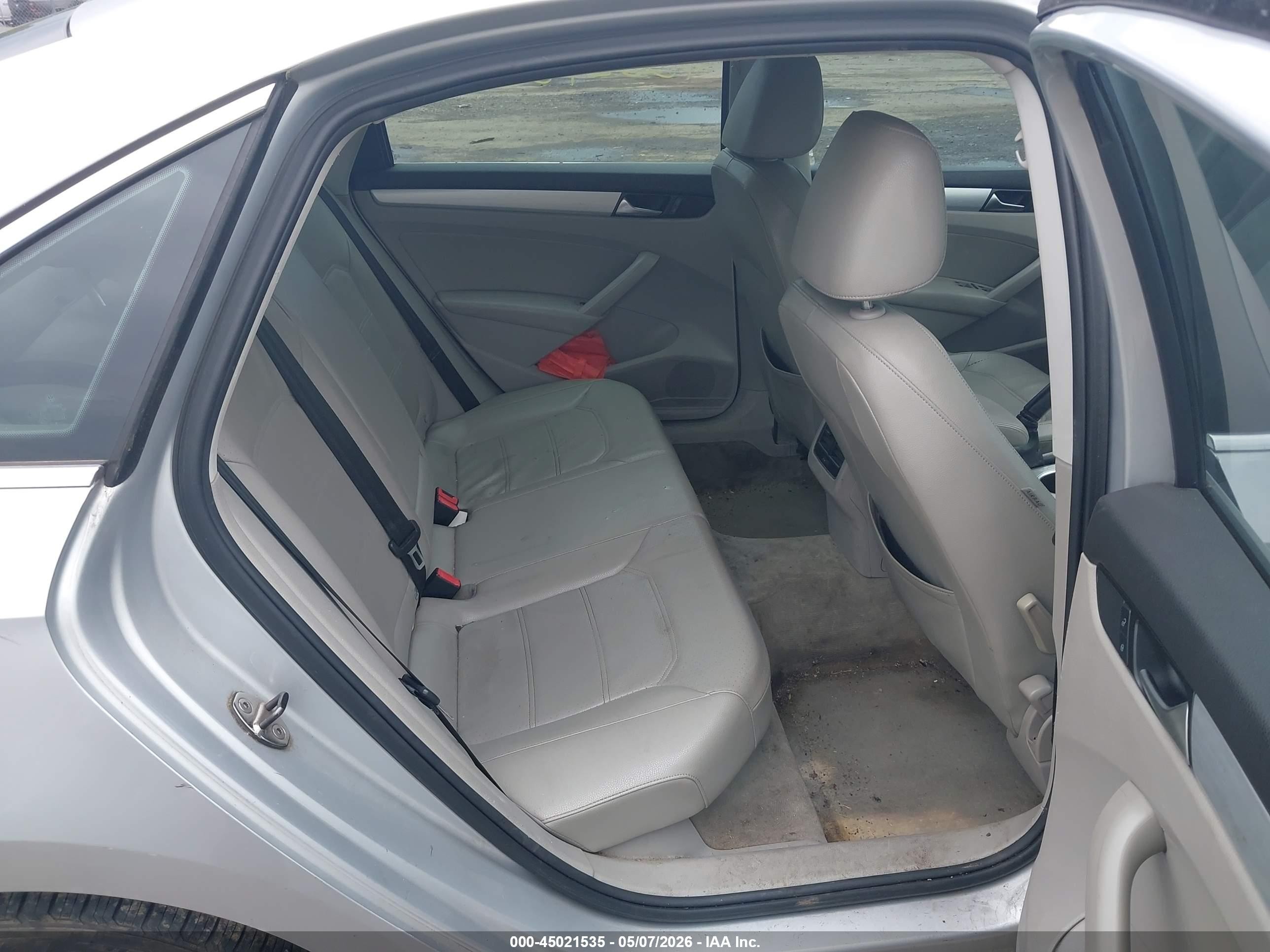 2013 Volkswagen Passat 2.5l Se Silver vin: 1VWBH7A3XDC008384