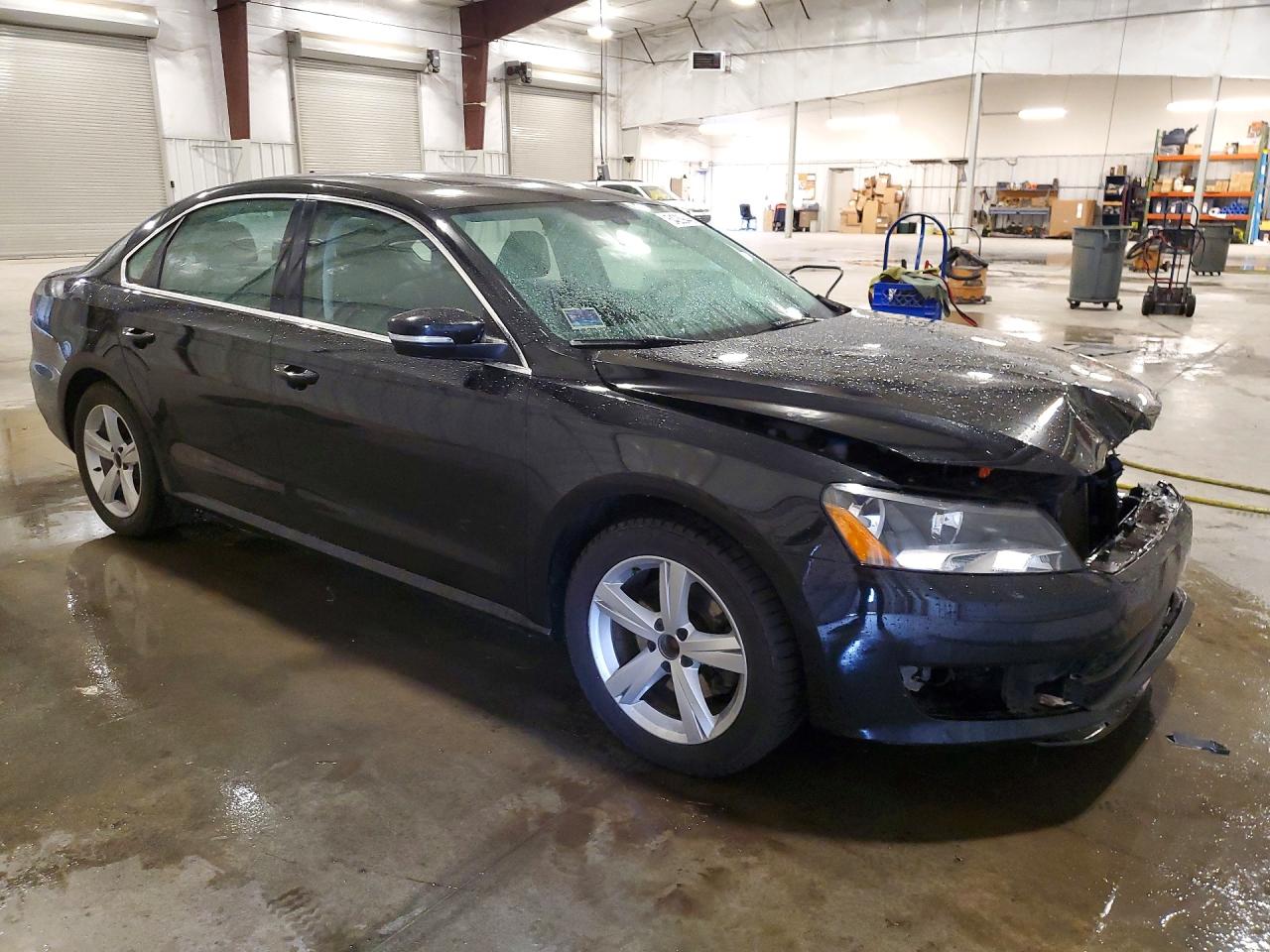 2013 Volkswagen Passat Se Black vin: 1VWBH7A3XDC011429