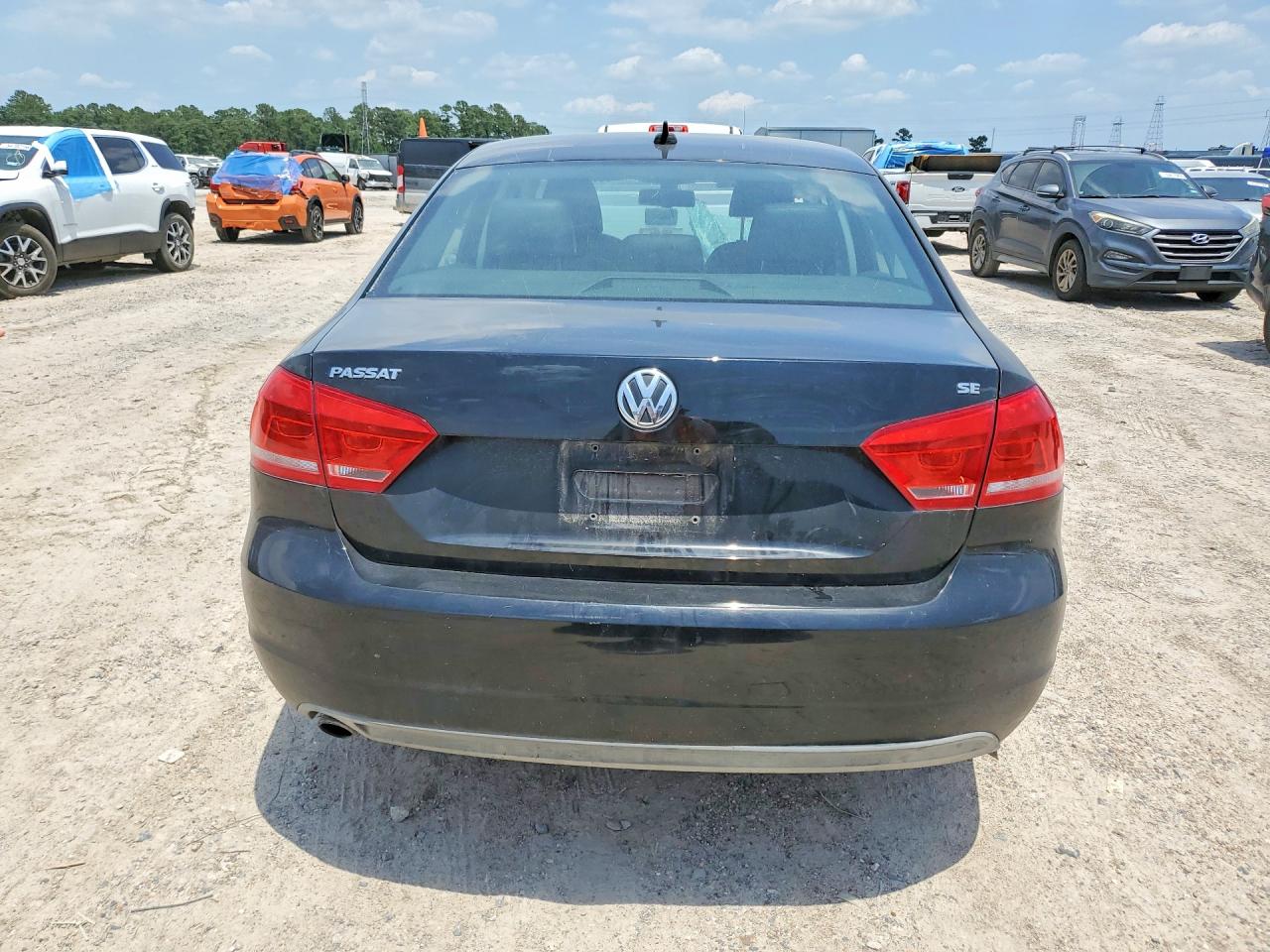 2013 Volkswagen Passat Se Black vin: 1VWBH7A3XDC025301