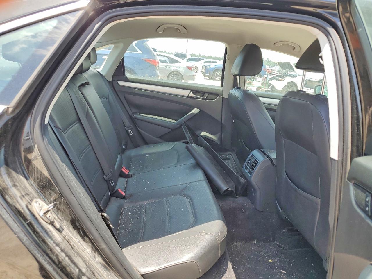 2013 Volkswagen Passat Se Black vin: 1VWBH7A3XDC025301