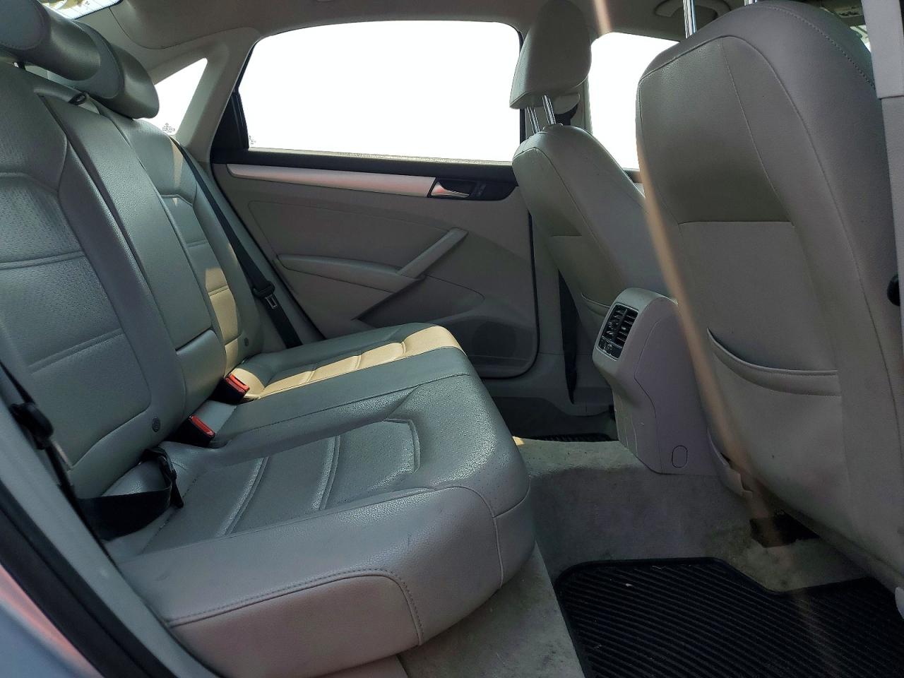 2013 Volkswagen Passat Se Silver vin: 1VWBH7A3XDC060100