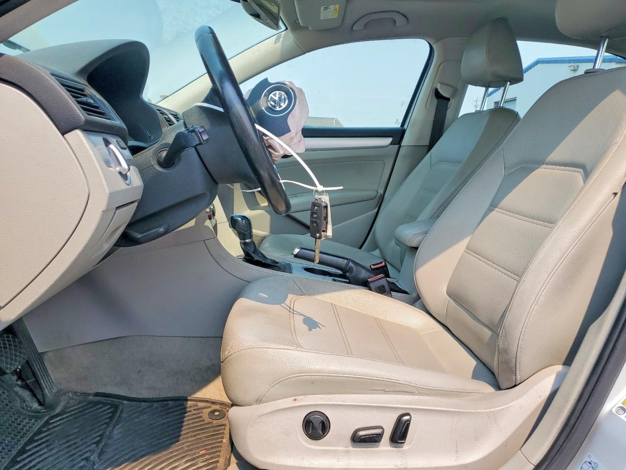 2013 Volkswagen Passat Se Silver vin: 1VWBH7A3XDC060100