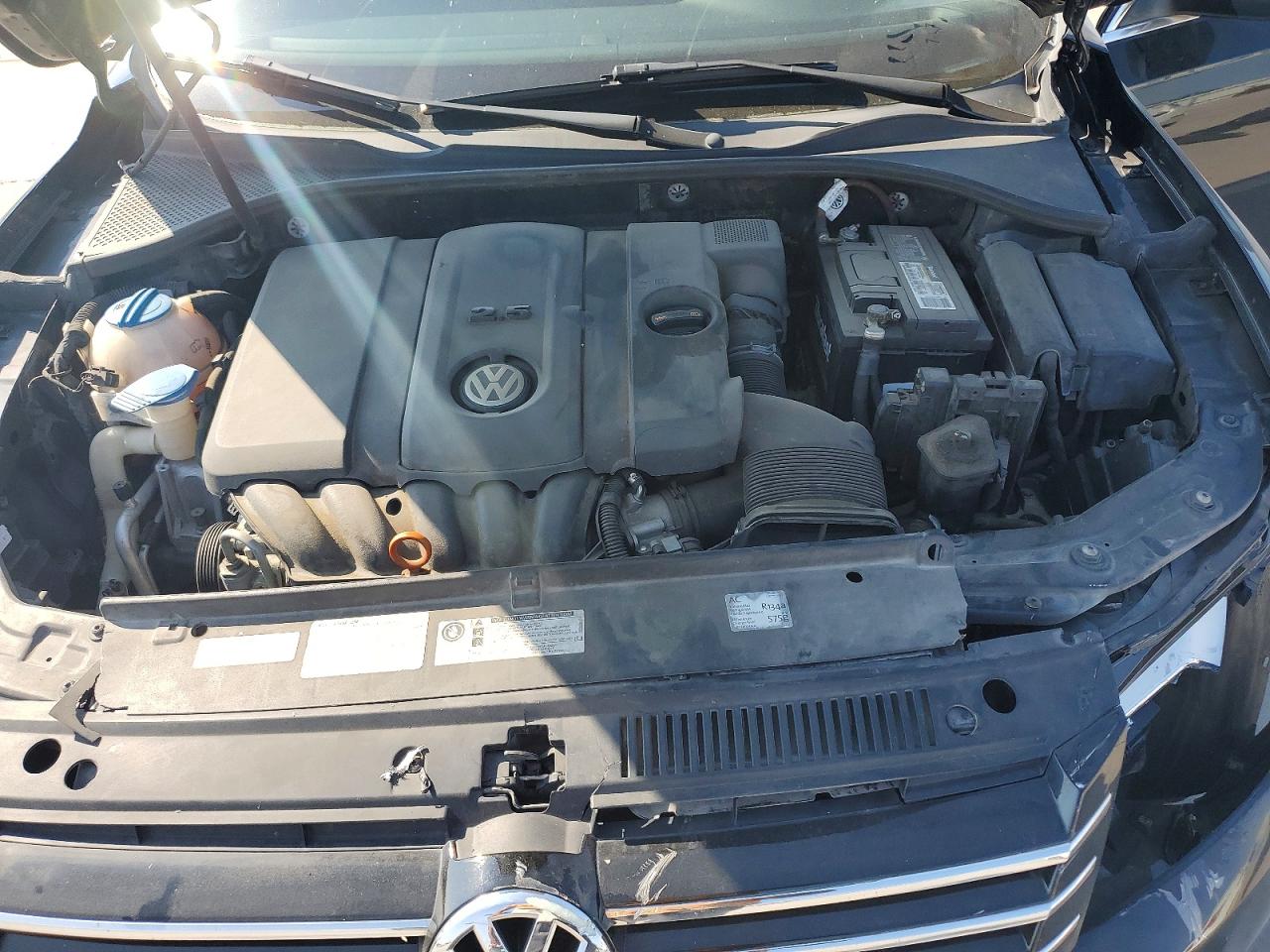 2013 Volkswagen Passat Se Black vin: 1VWBH7A3XDC131697