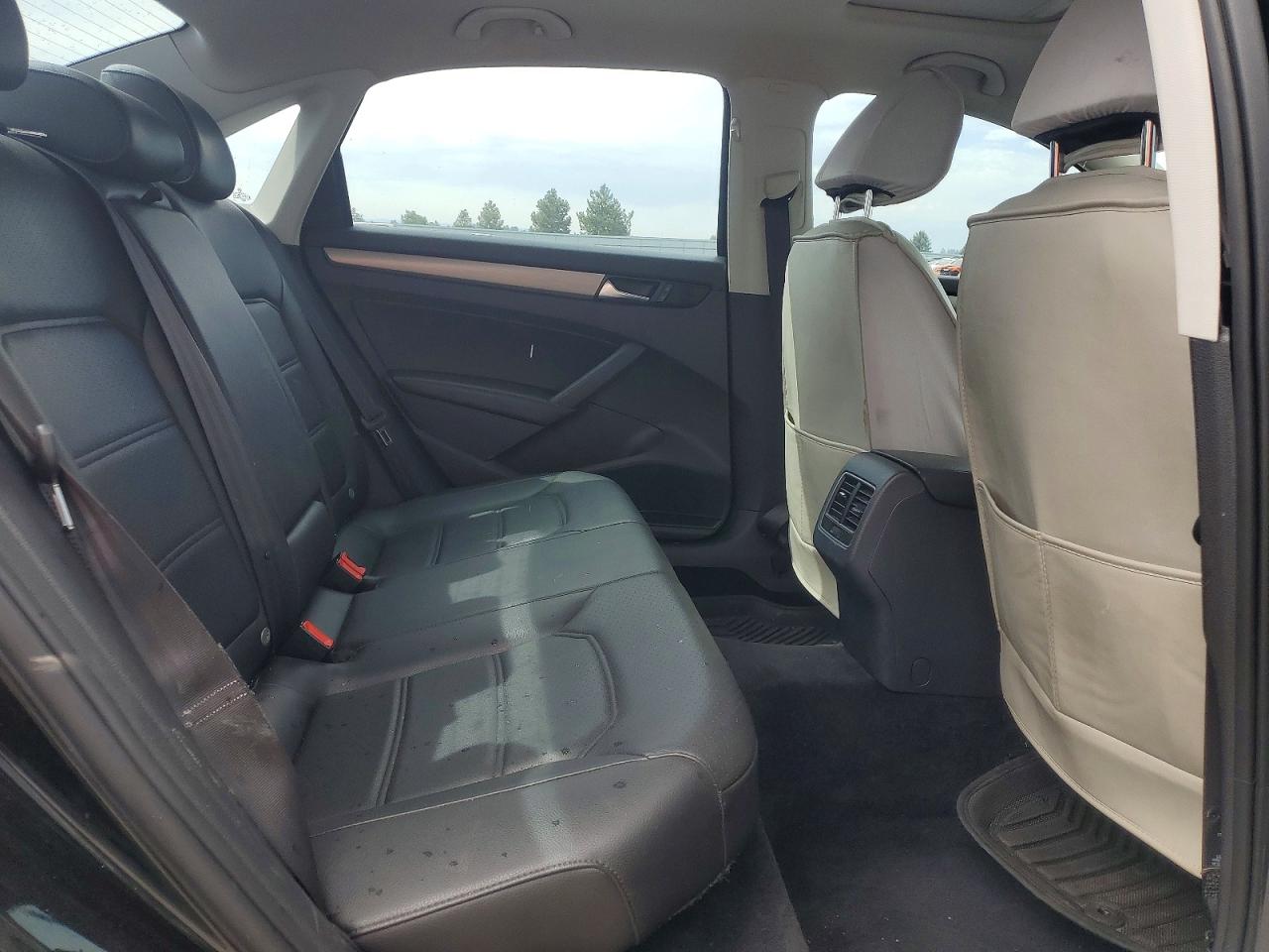 2014 Volkswagen Passat Se Black vin: 1VWBH7A3XEC002490