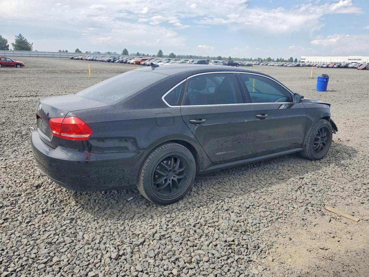 2014 Volkswagen Passat Se Black vin: 1VWBH7A3XEC002490