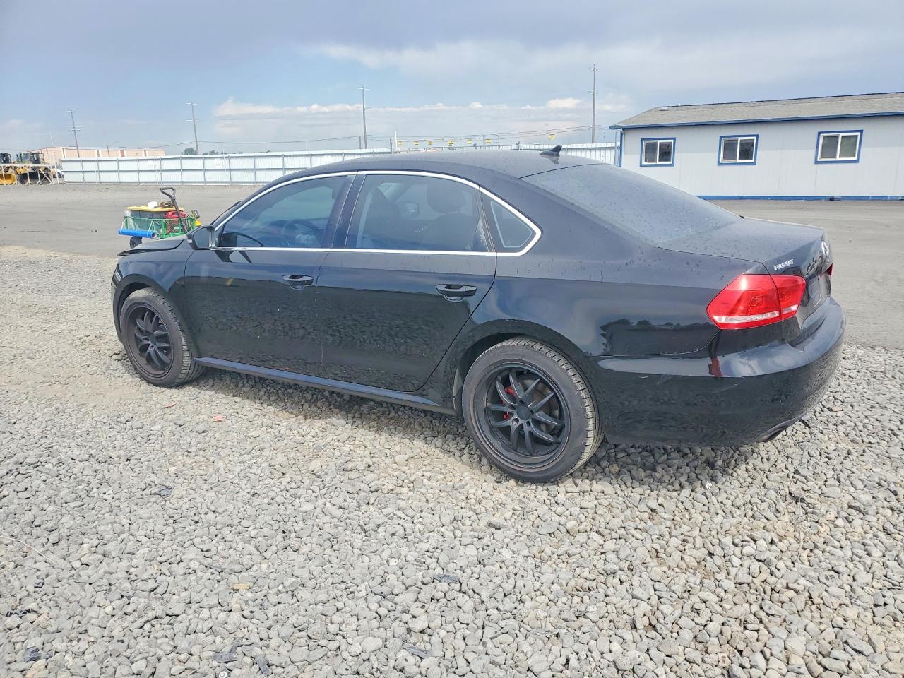 2014 Volkswagen Passat Se Black vin: 1VWBH7A3XEC002490