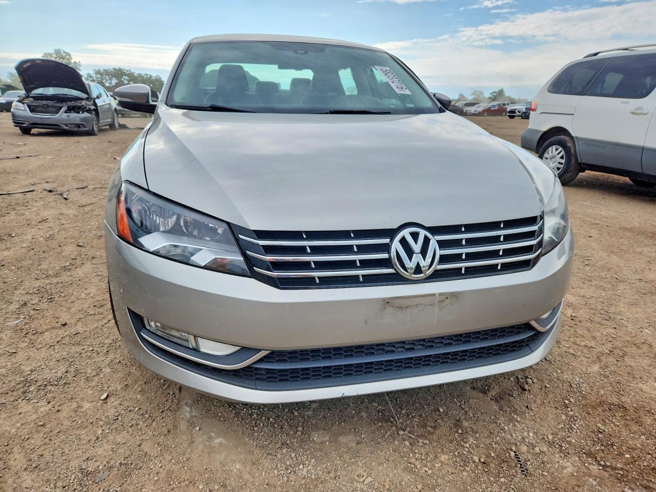 2014 Volkswagen Passat Se Silver vin: 1VWBM7A31EC021618
