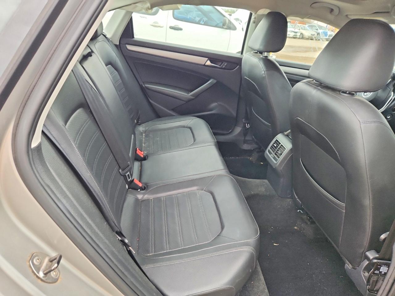 2014 Volkswagen Passat Se Silver vin: 1VWBM7A31EC021618