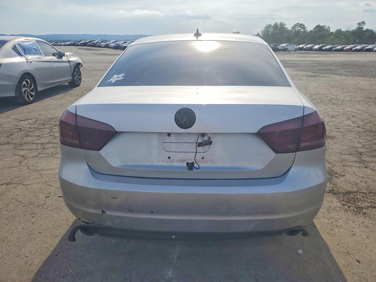 2012 Volkswagen Passat Se Silver vin: 1VWBM7A32CC024248