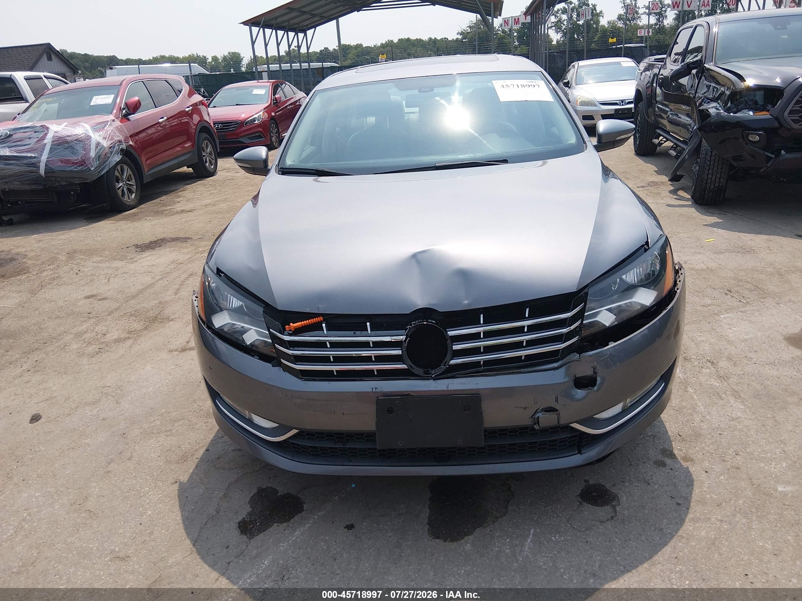 2012 Volkswagen Passat 3.6l V6 Se Gray vin: 1VWBM7A32CC060229