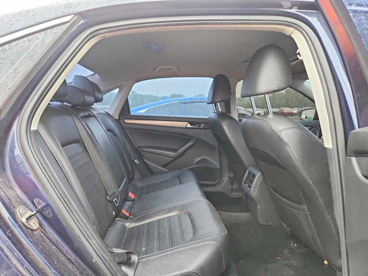 2014 Volkswagen Passat Se Blue vin: 1VWBM7A32EC033969