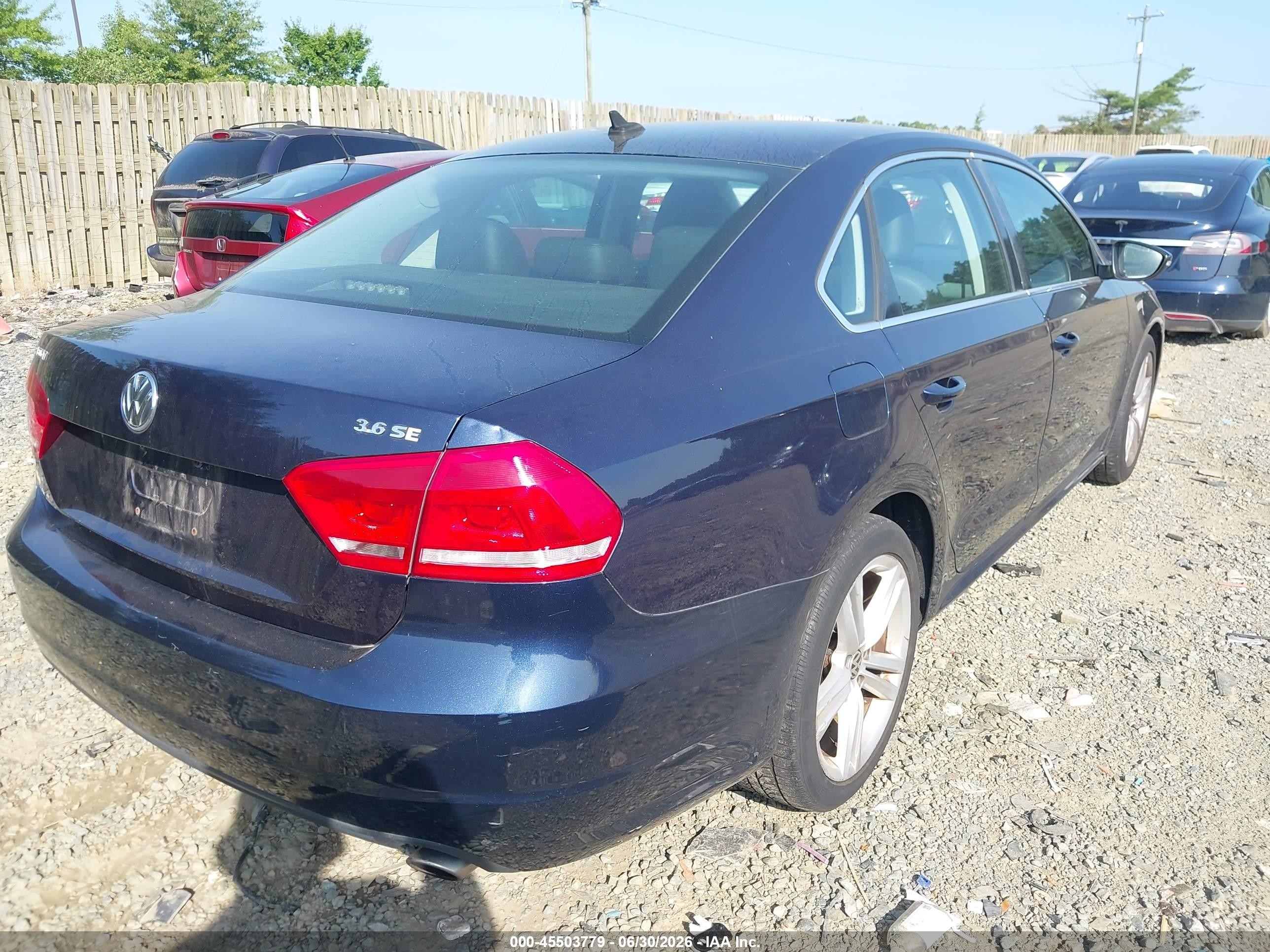 2012 Volkswagen Passat 3.6l V6 Se Dark Blue vin: 1VWBM7A35CC042744