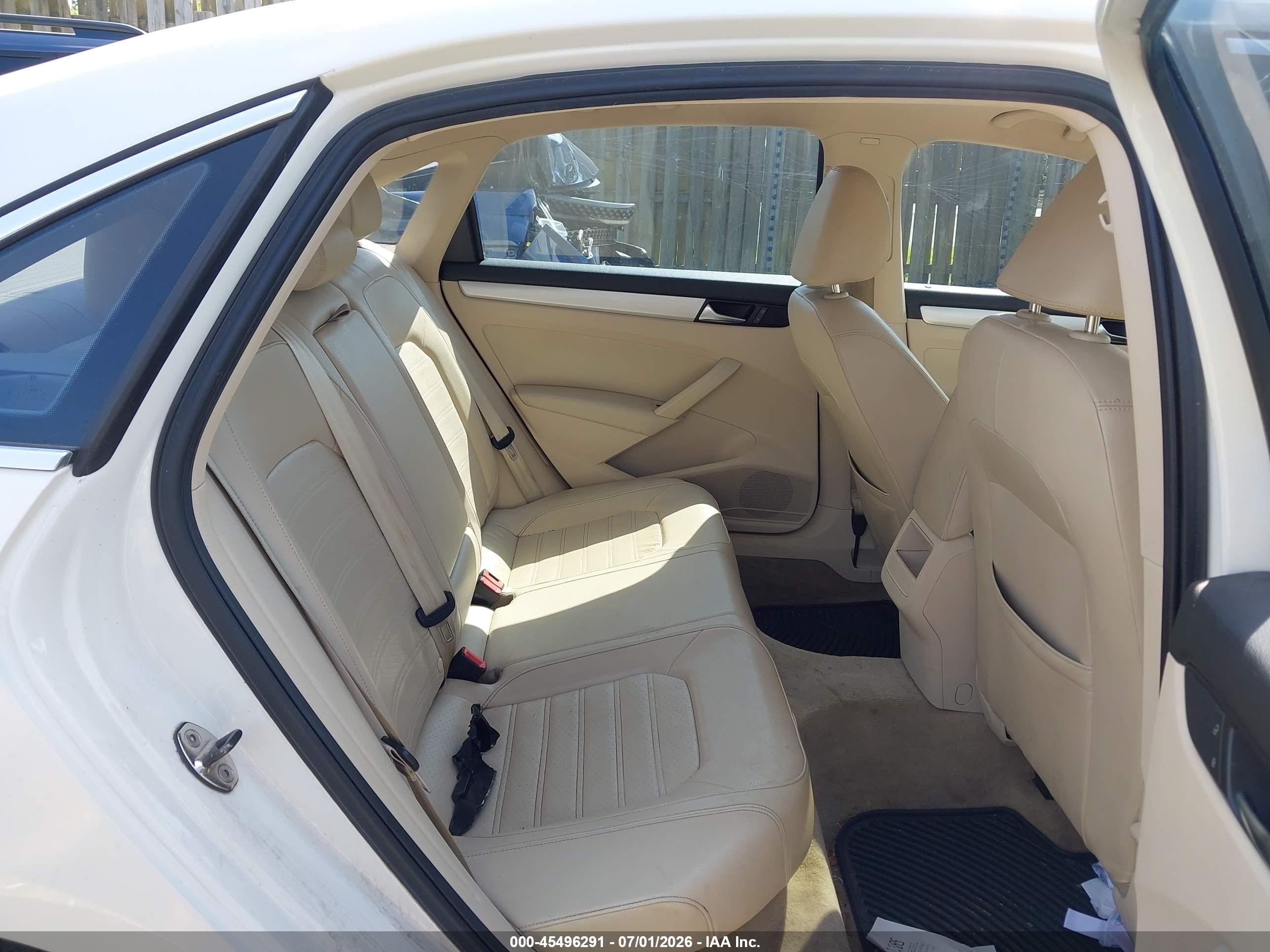 2012 Volkswagen Passat 3.6l V6 Se White vin: 1VWBM7A39CC094023