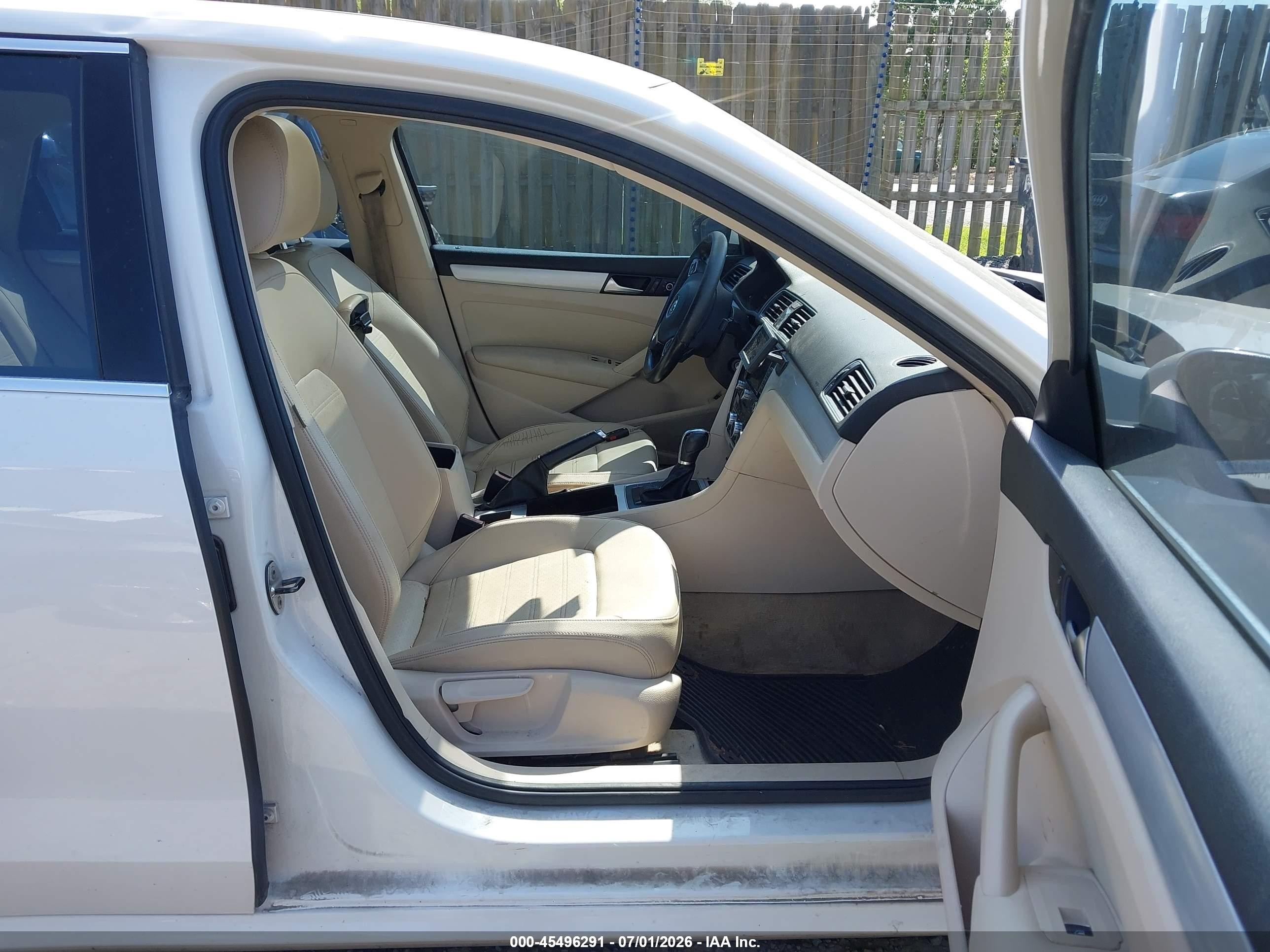 2012 Volkswagen Passat 3.6l V6 Se White vin: 1VWBM7A39CC094023