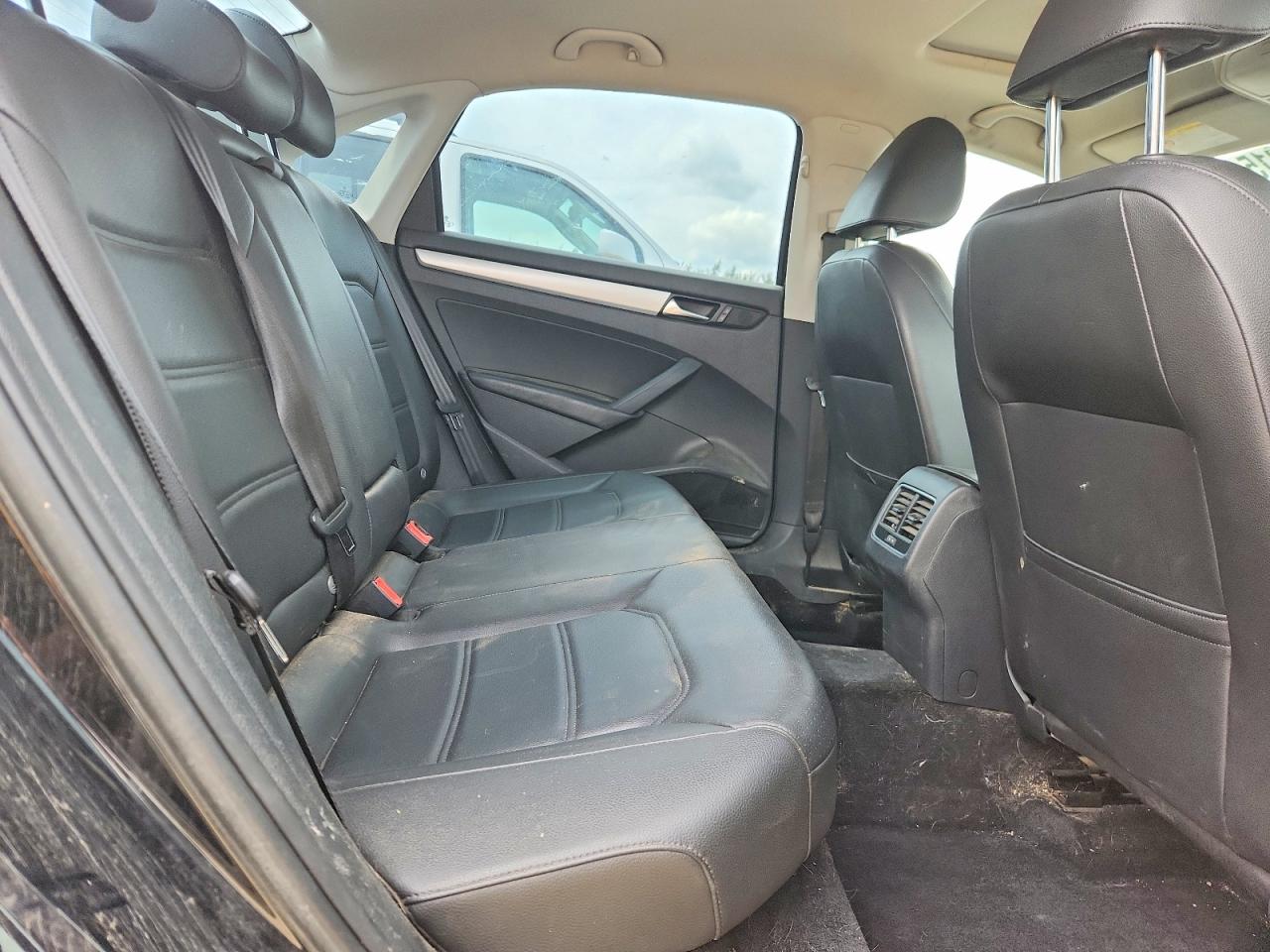 2013 Volkswagen Passat Se Black vin: 1VWBN7A30DC035344