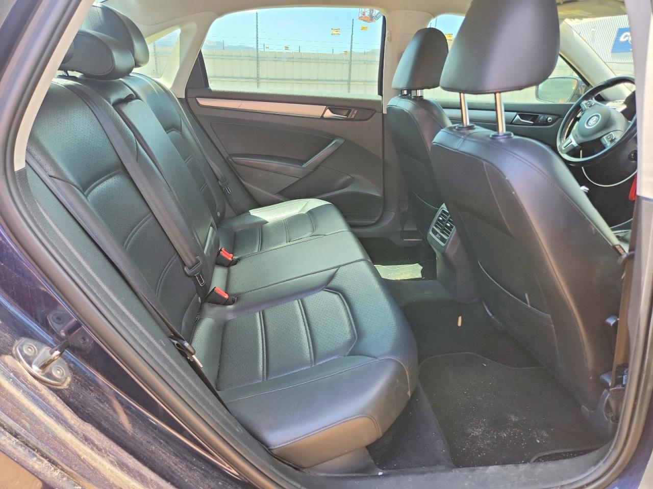 2014 Volkswagen Passat Se Blue vin: 1VWBN7A30EC001941
