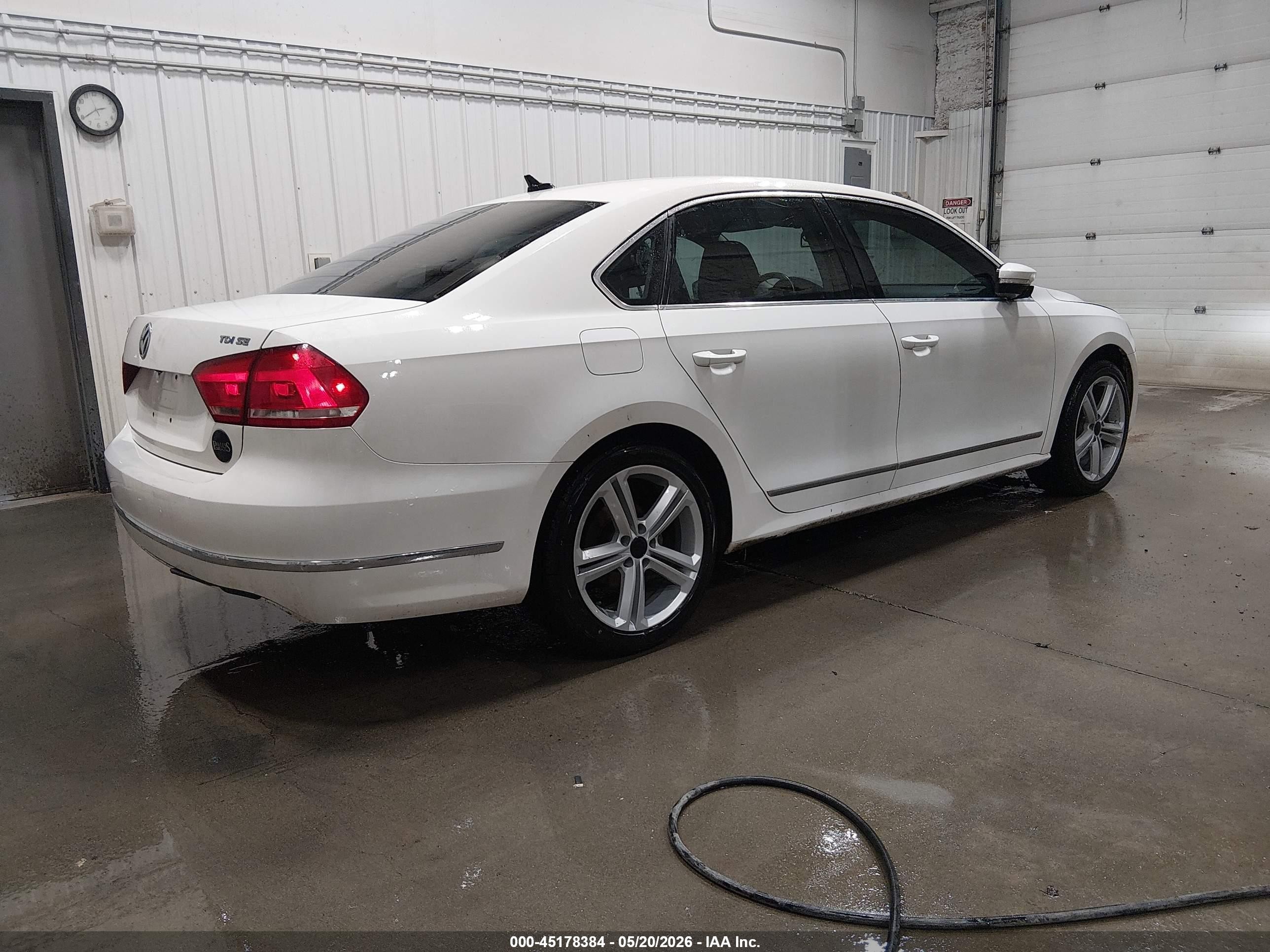 2014 Volkswagen Passat 2.0l Tdi Se White vin: 1VWBN7A30EC090796