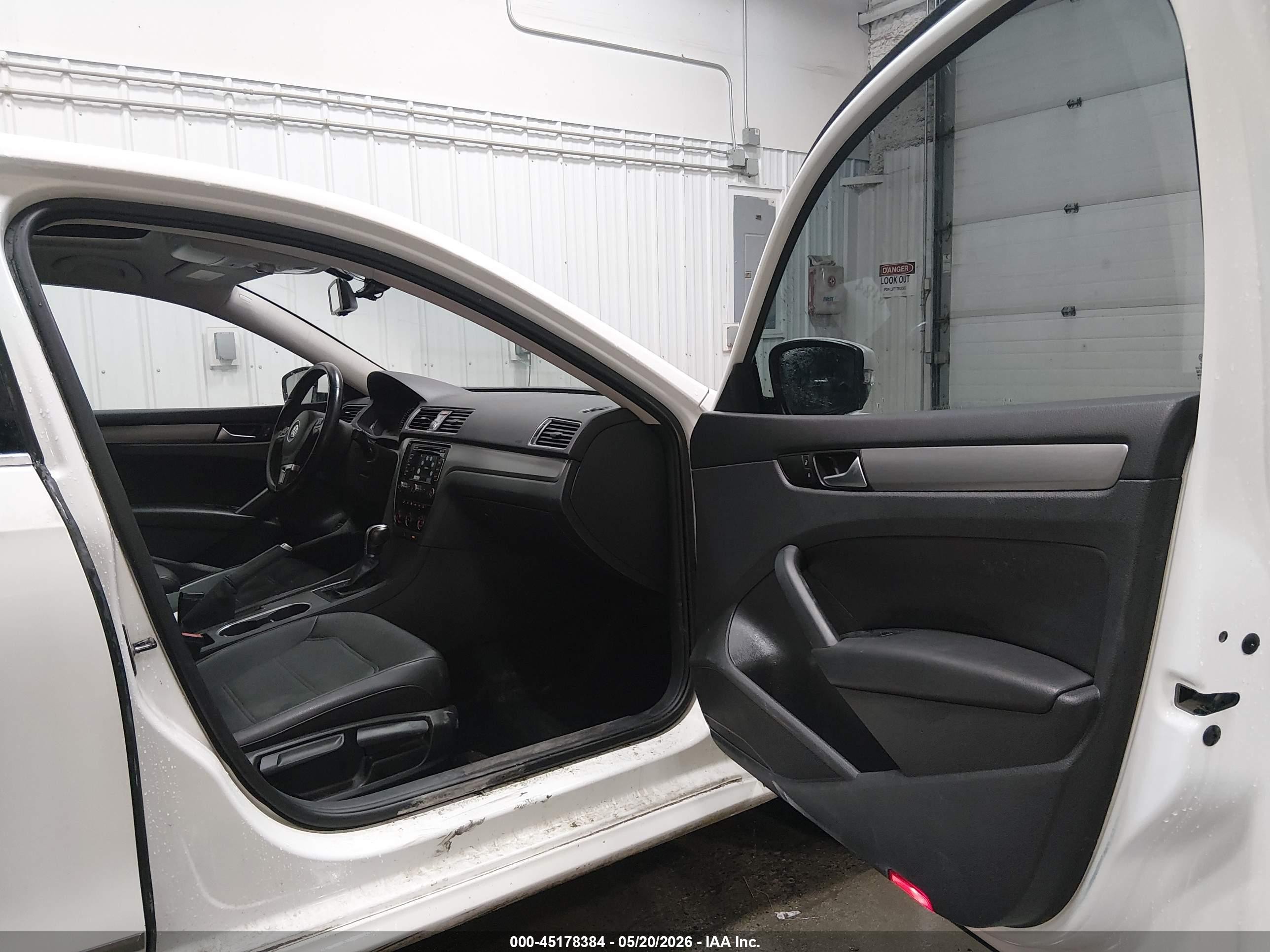 2014 Volkswagen Passat 2.0l Tdi Se White vin: 1VWBN7A30EC090796