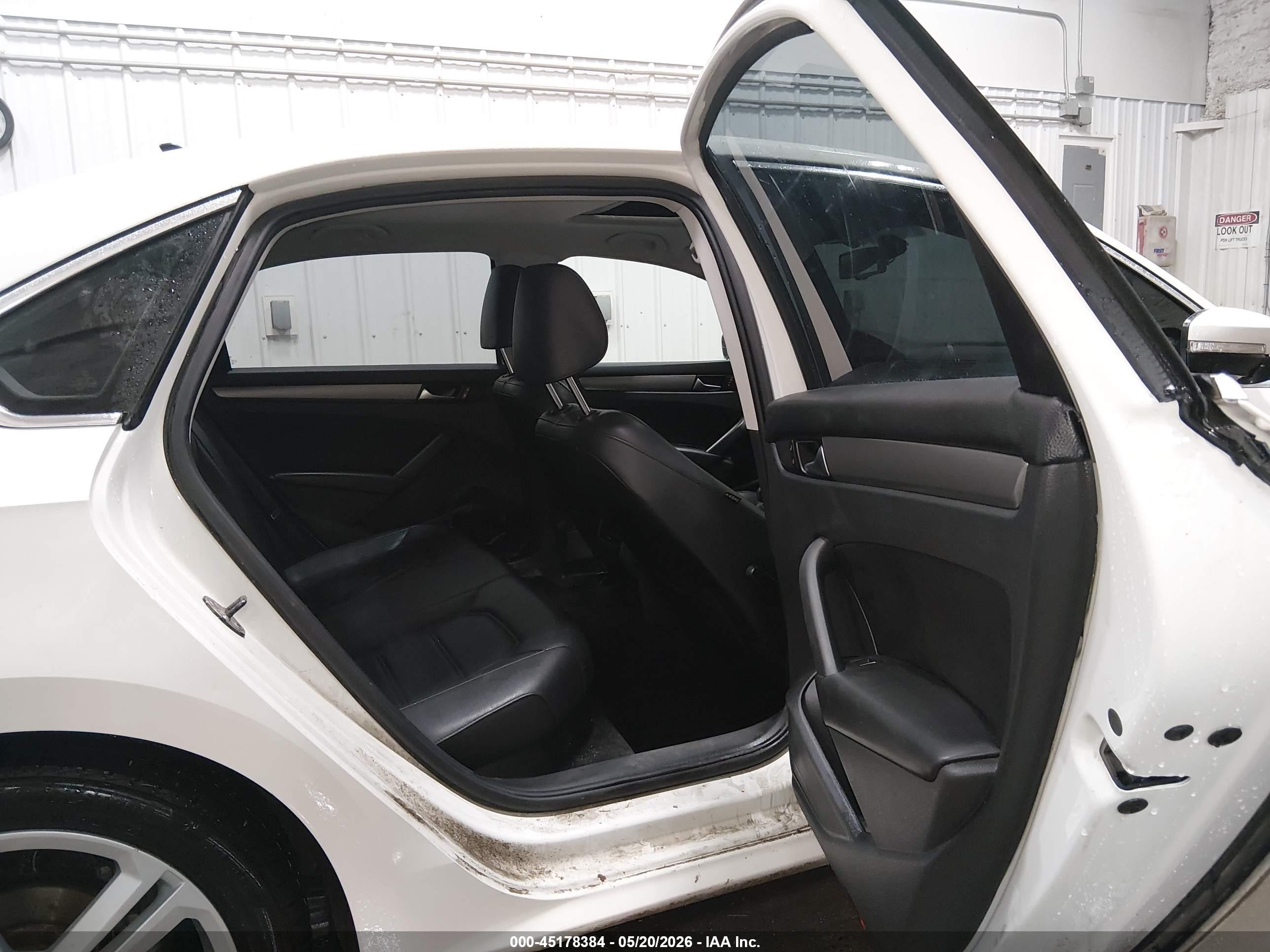 2014 Volkswagen Passat 2.0l Tdi Se White vin: 1VWBN7A30EC090796
