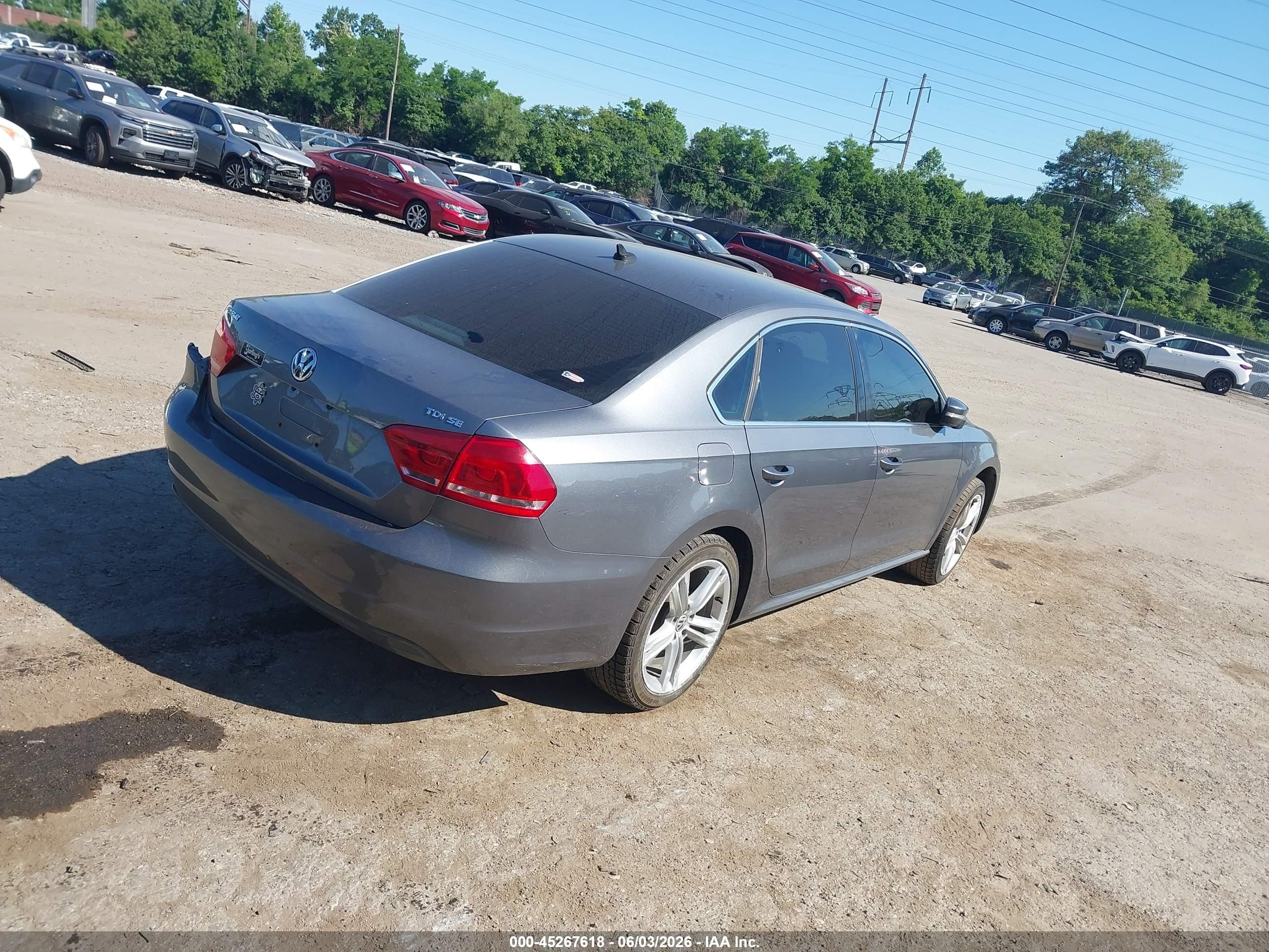 2014 Volkswagen Passat 2.0l Tdi Se Gray vin: 1VWBN7A30EC106768