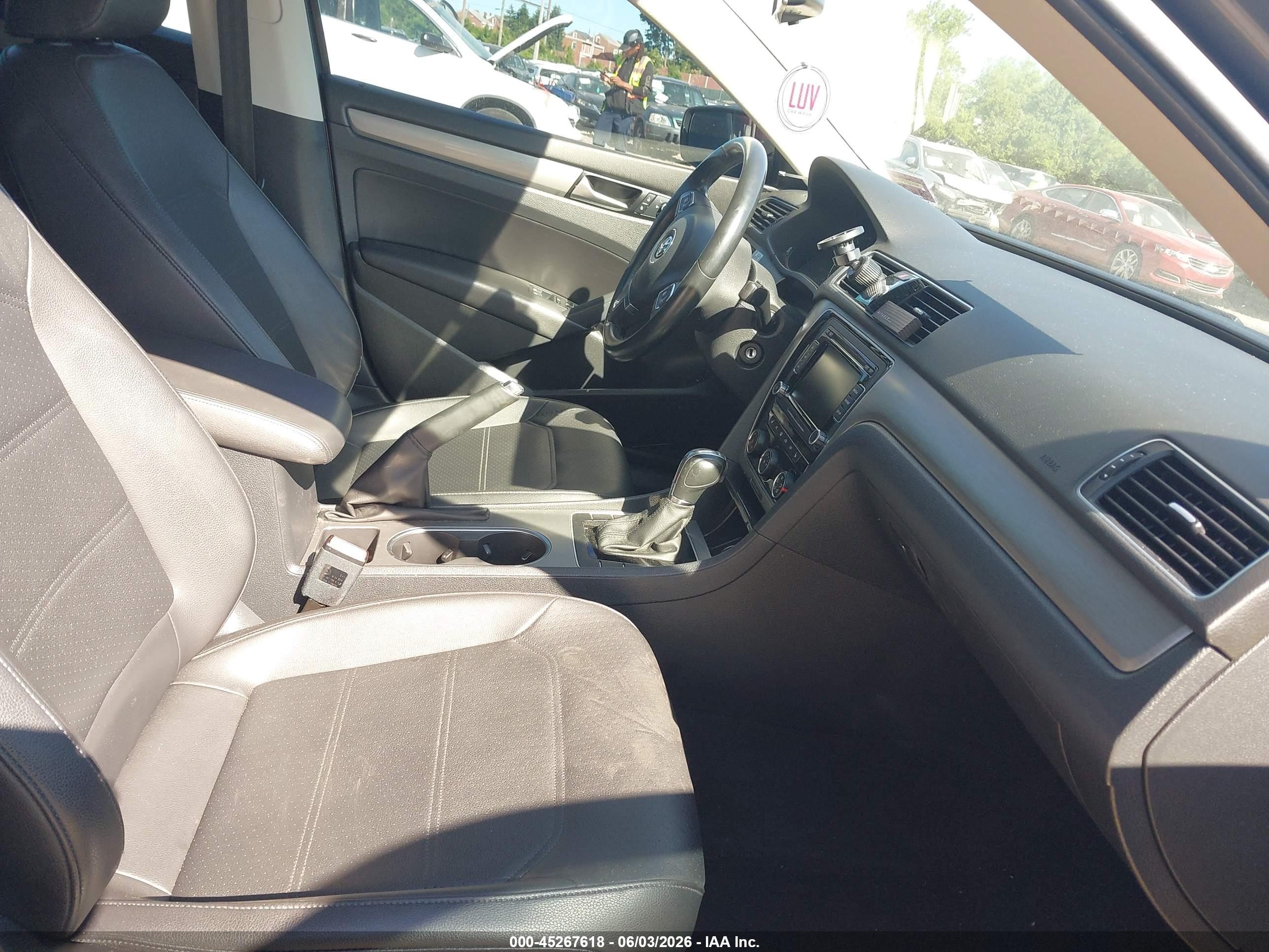 2014 Volkswagen Passat 2.0l Tdi Se Gray vin: 1VWBN7A30EC106768