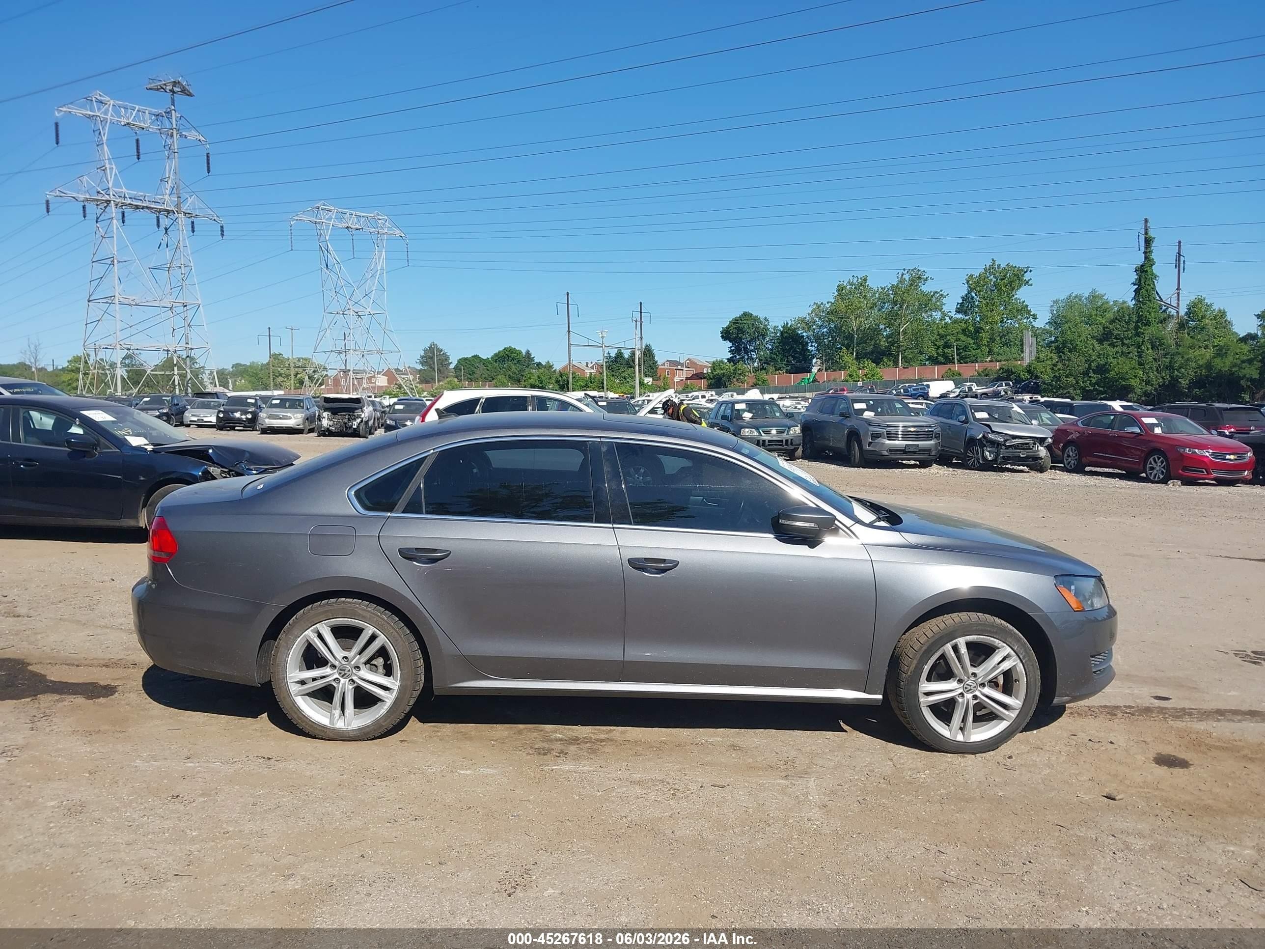 2014 Volkswagen Passat 2.0l Tdi Se Gray vin: 1VWBN7A30EC106768