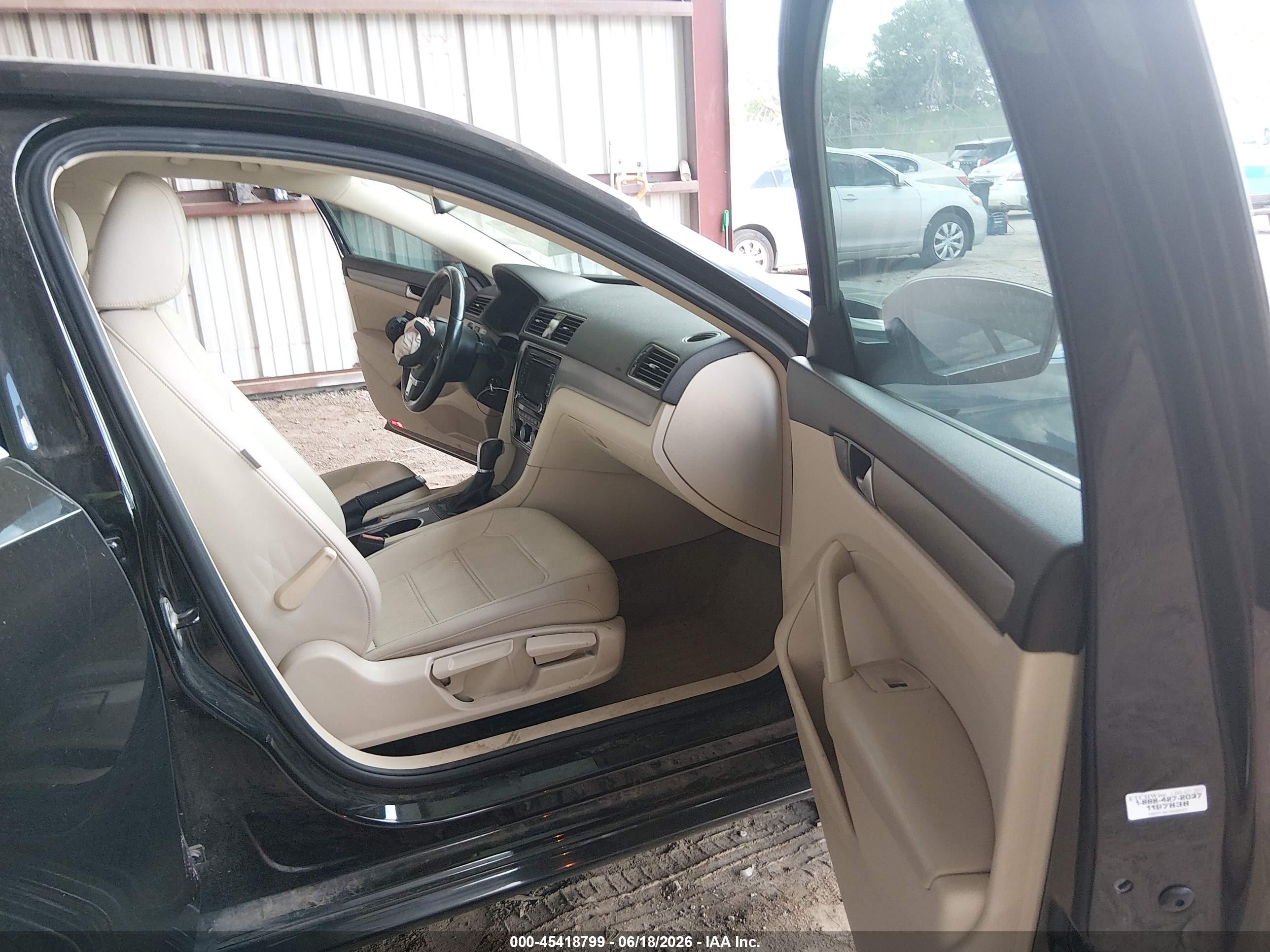 2014 Volkswagen Passat 2.0l Tdi Se Black vin: 1VWBN7A30EC115437