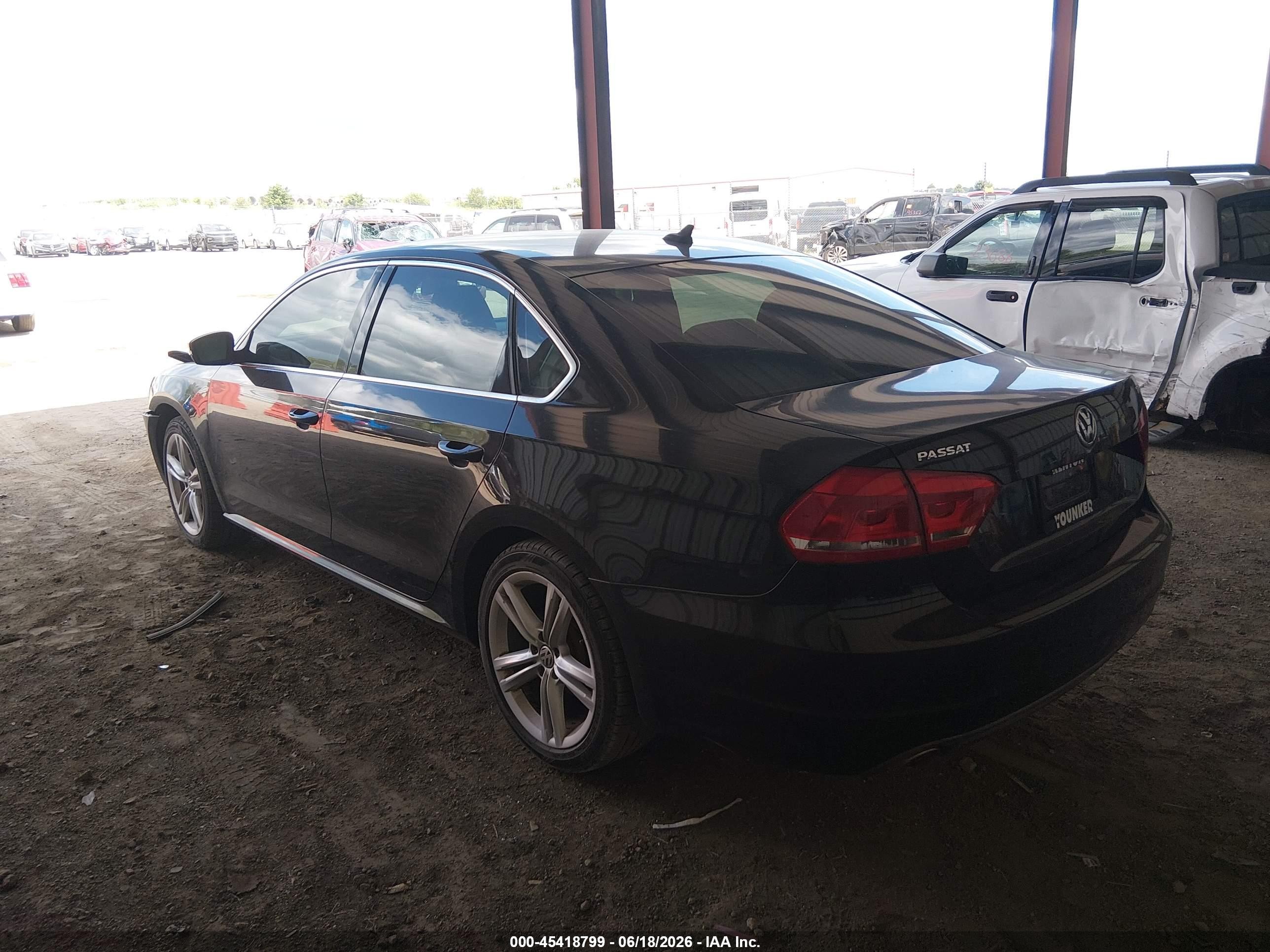 2014 Volkswagen Passat 2.0l Tdi Se Black vin: 1VWBN7A30EC115437