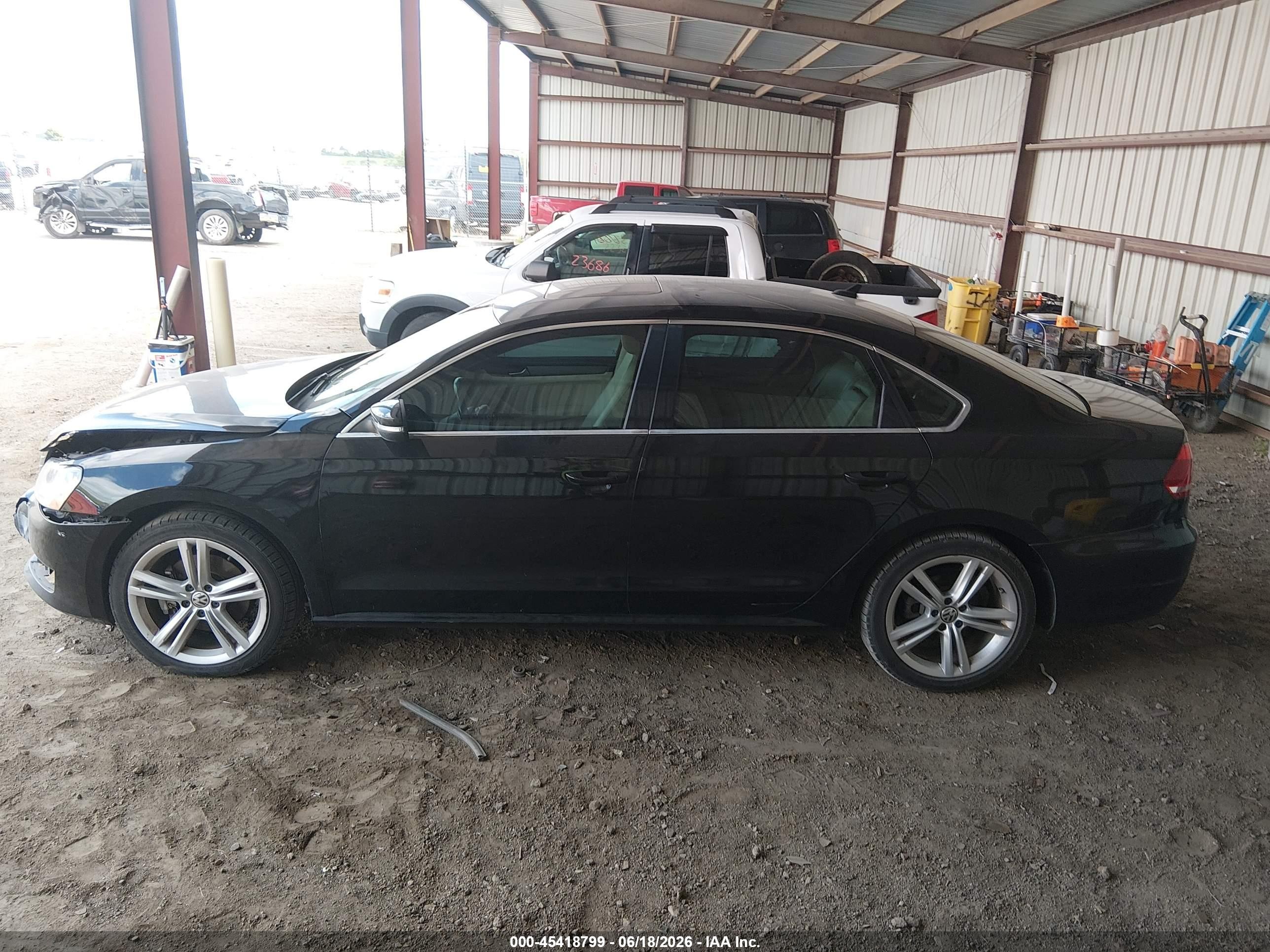 2014 Volkswagen Passat 2.0l Tdi Se Black vin: 1VWBN7A30EC115437