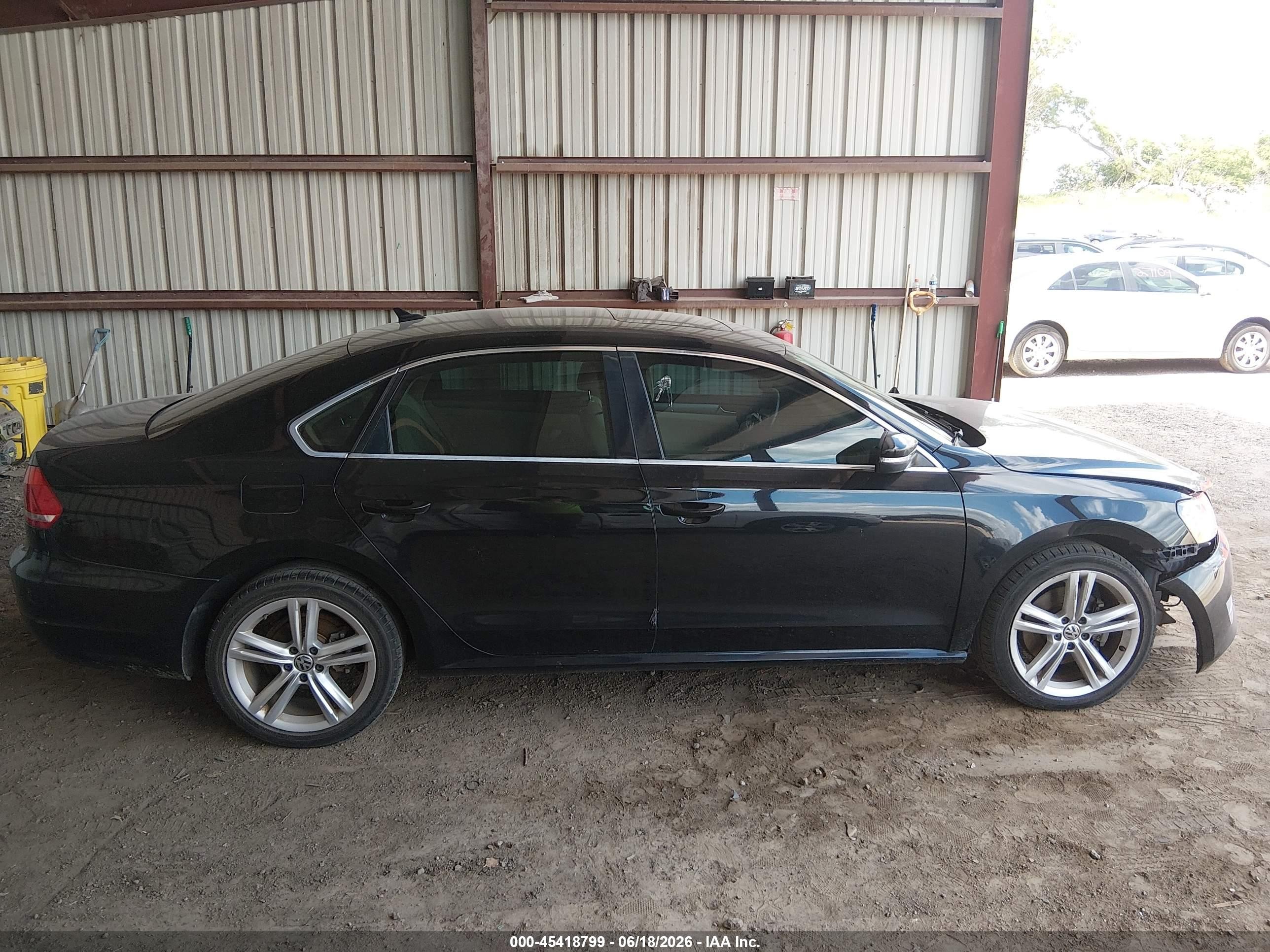 2014 Volkswagen Passat 2.0l Tdi Se Black vin: 1VWBN7A30EC115437