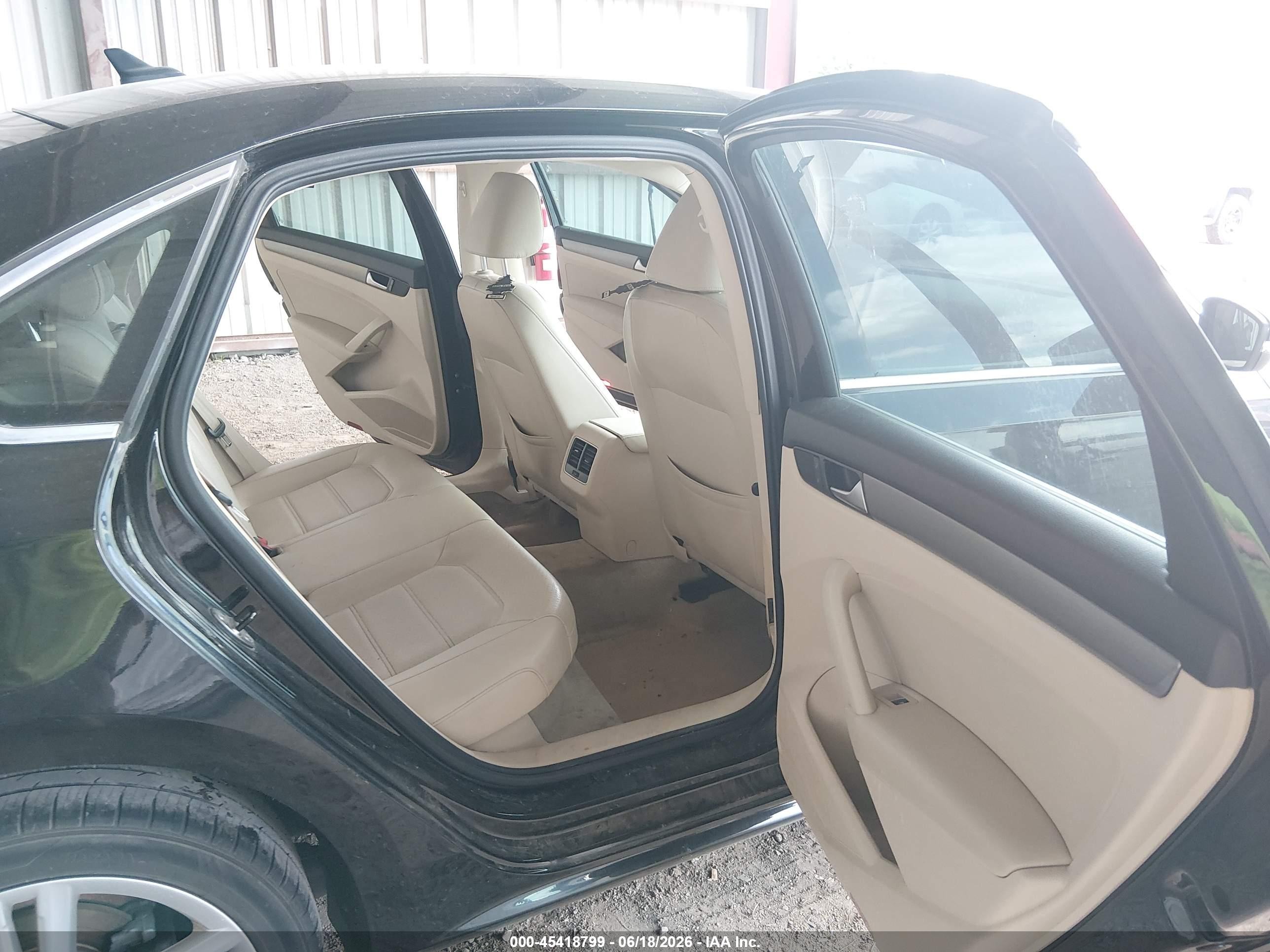 2014 Volkswagen Passat 2.0l Tdi Se Black vin: 1VWBN7A30EC115437