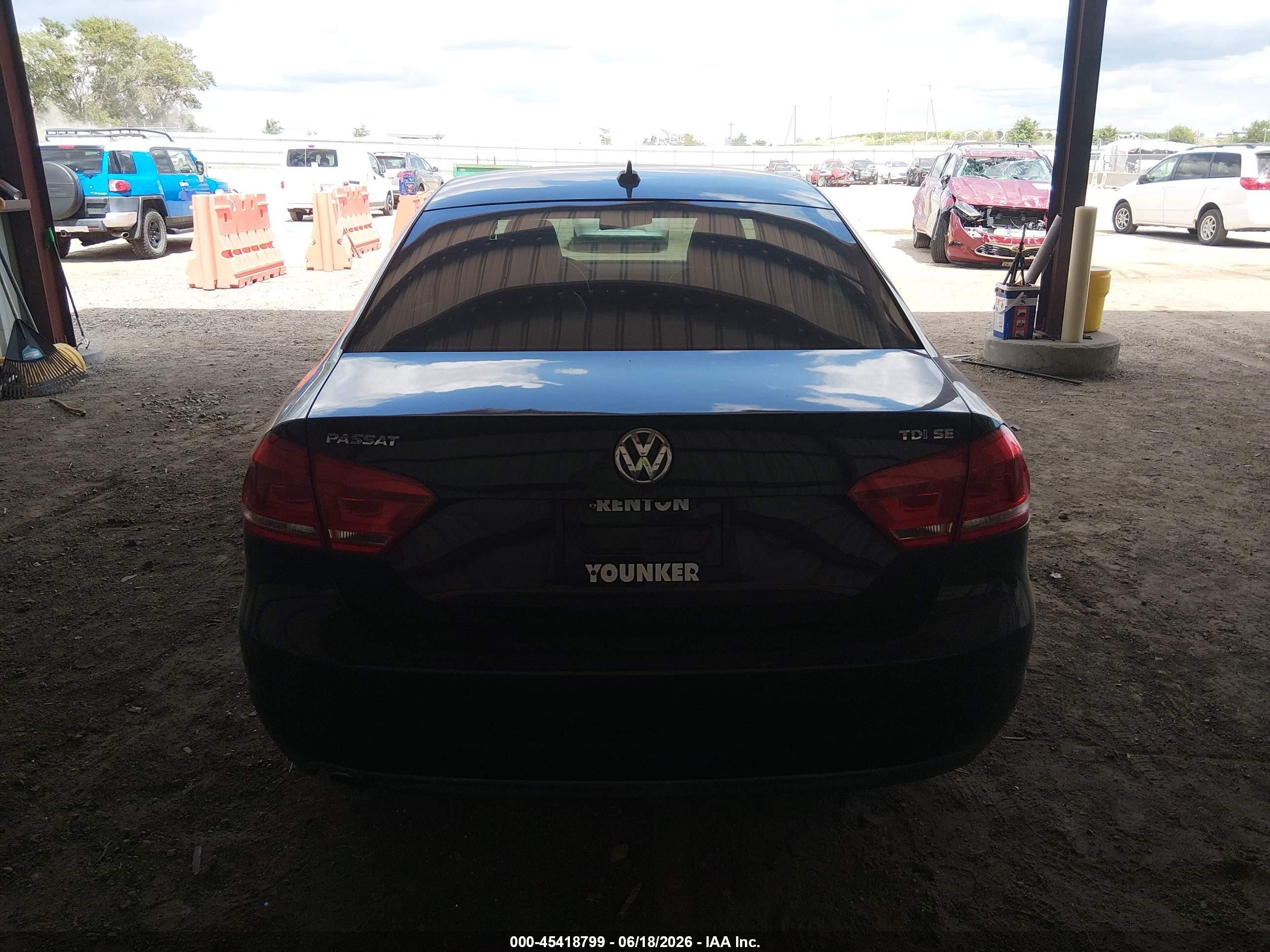 2014 Volkswagen Passat 2.0l Tdi Se Black vin: 1VWBN7A30EC115437