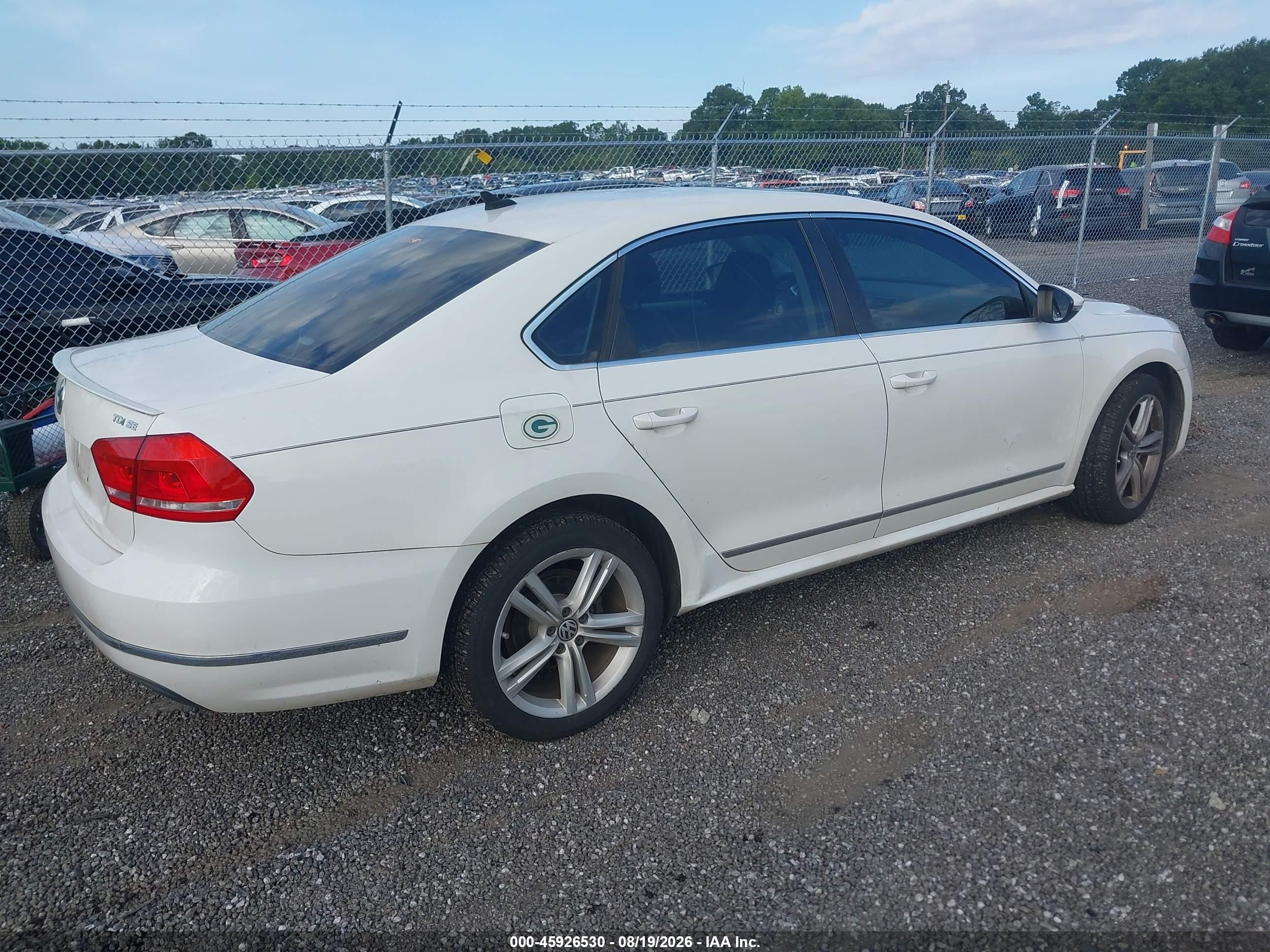 2012 Volkswagen Passat 2.0l Tdi Se White vin: 1VWBN7A31CC101799