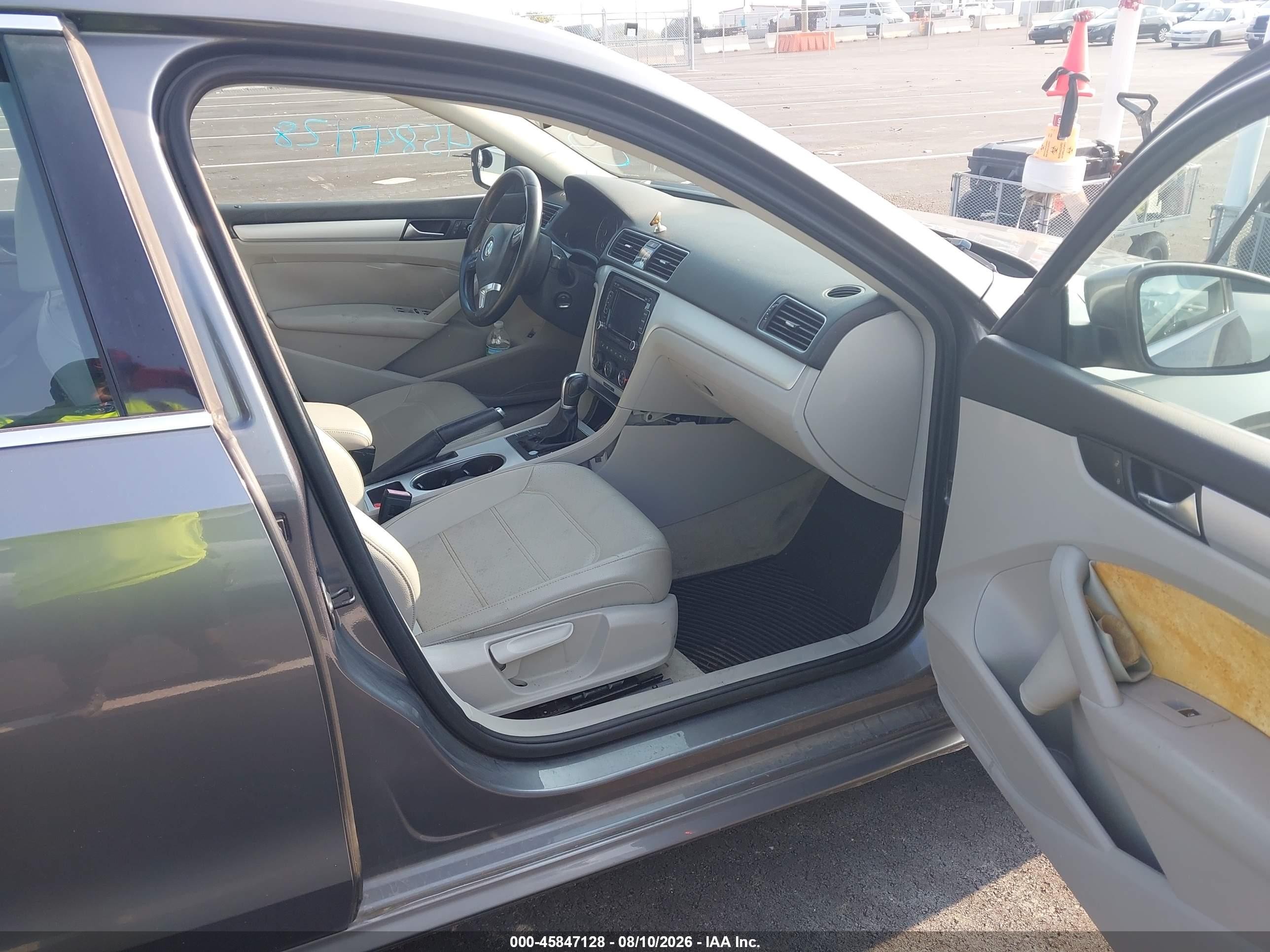 2013 Volkswagen Passat 2.0l Tdi Se Gray vin: 1VWBN7A31DC012753
