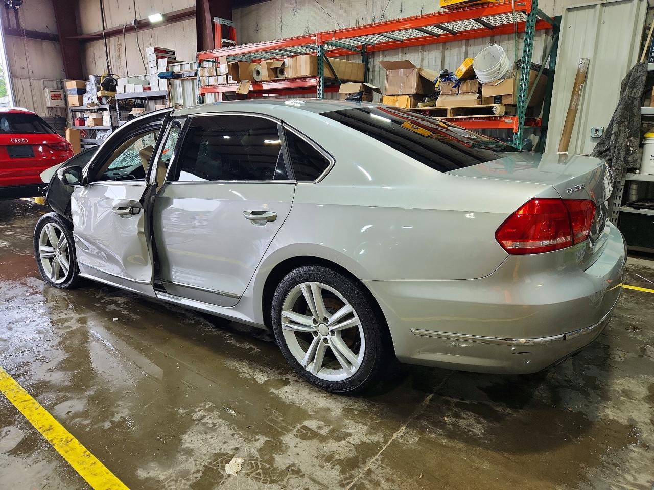 2013 Volkswagen Passat Se Серебряный vin: 1VWBN7A31DC073584