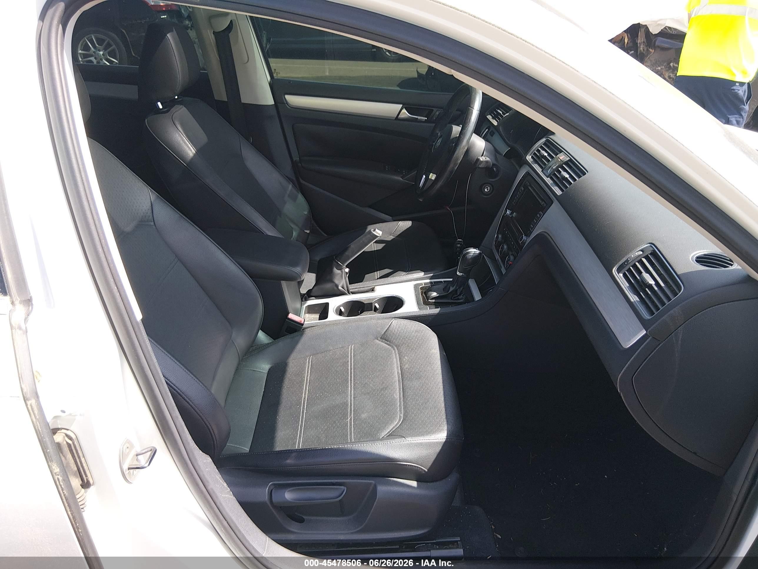 2013 Volkswagen Passat 2.0l Tdi Se White vin: 1VWBN7A31DC141012