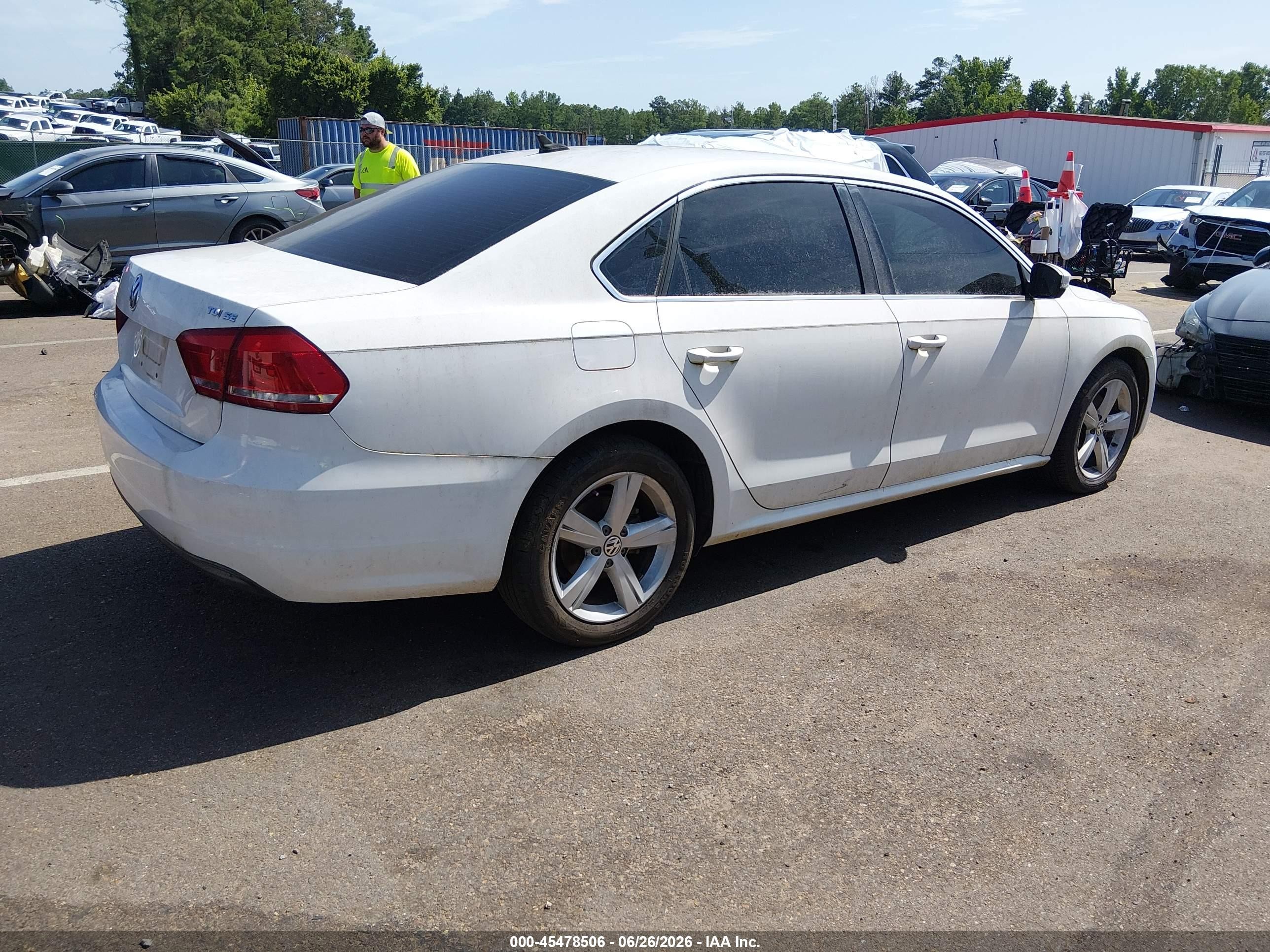 2013 Volkswagen Passat 2.0l Tdi Se White vin: 1VWBN7A31DC141012