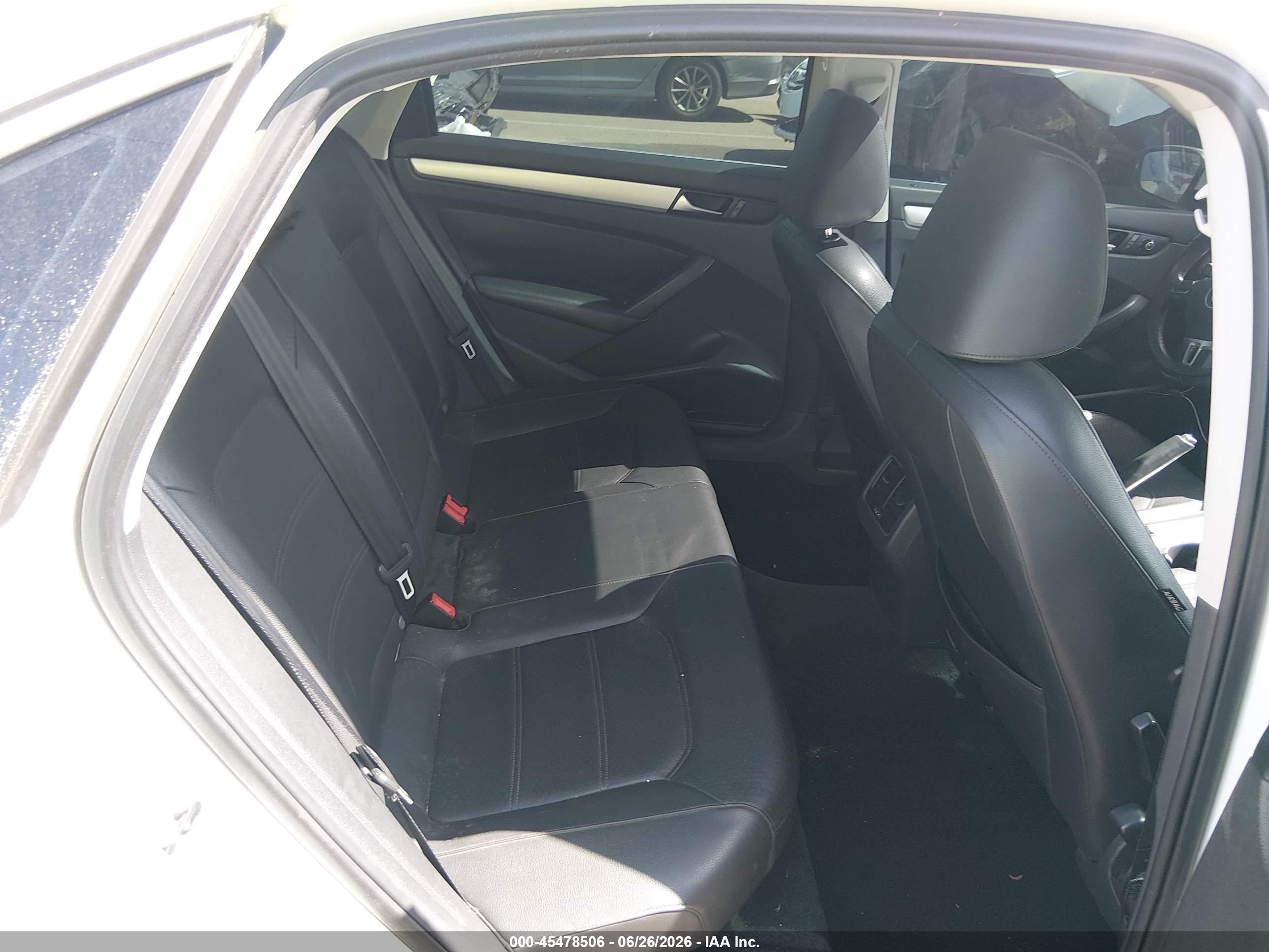 2013 Volkswagen Passat 2.0l Tdi Se White vin: 1VWBN7A31DC141012