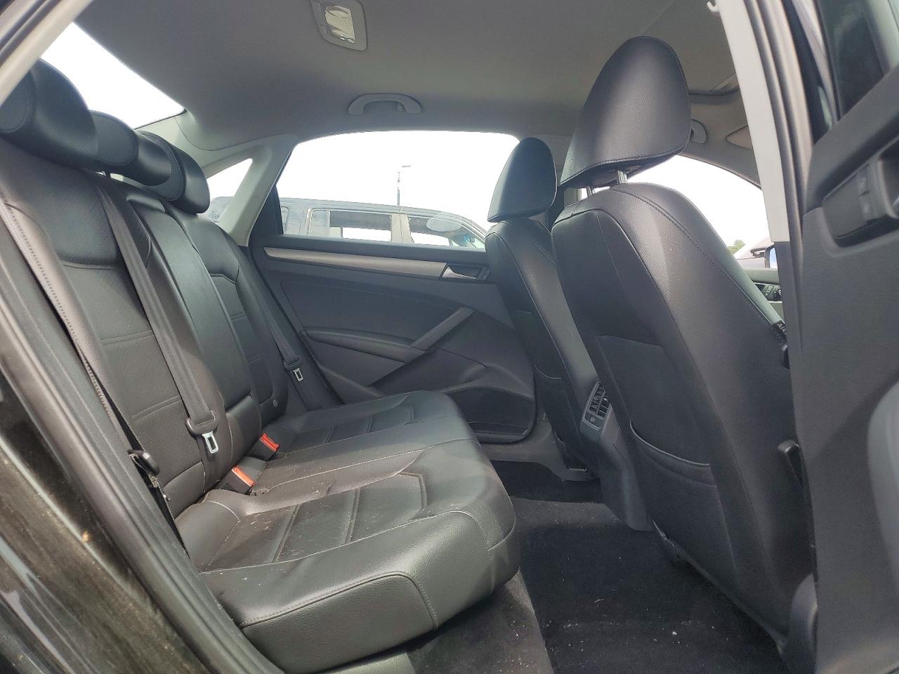 2014 Volkswagen Passat Se Black vin: 1VWBN7A31EC098910