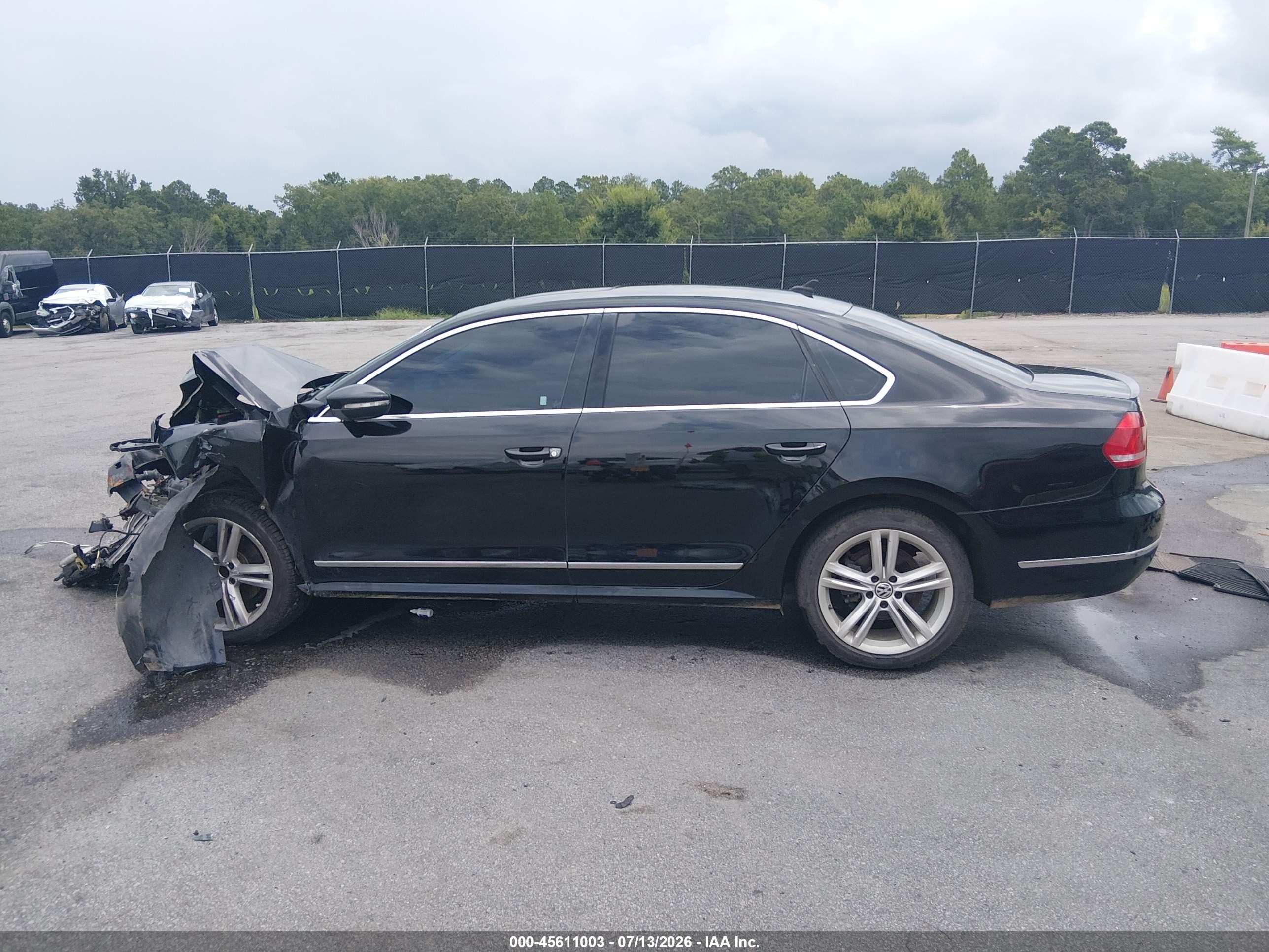2012 Volkswagen Passat 2.0l Tdi Se Black vin: 1VWBN7A32CC038647