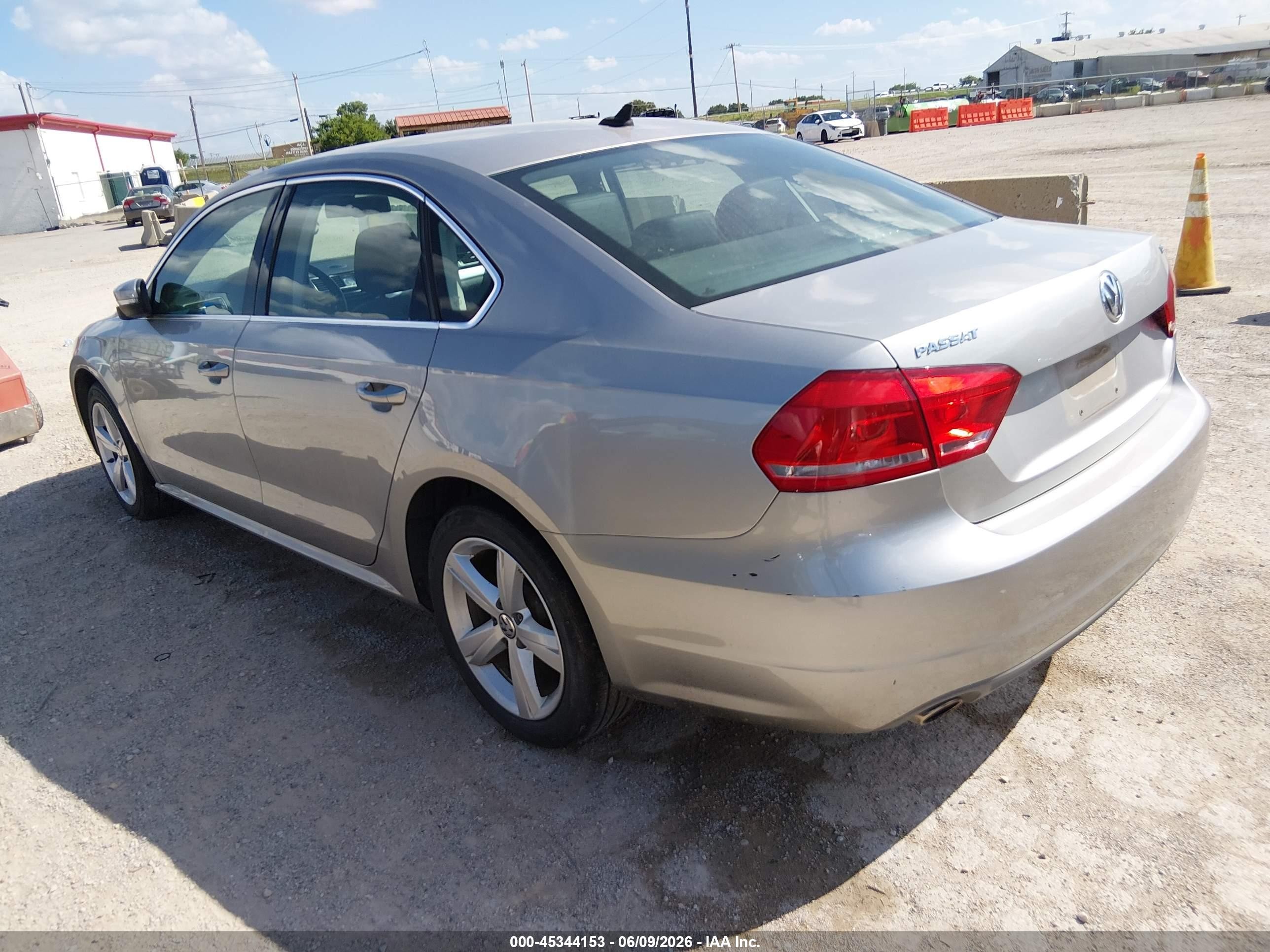 2013 Volkswagen Passat 2.0l Tdi Se Silver vin: 1VWBN7A32DC088109