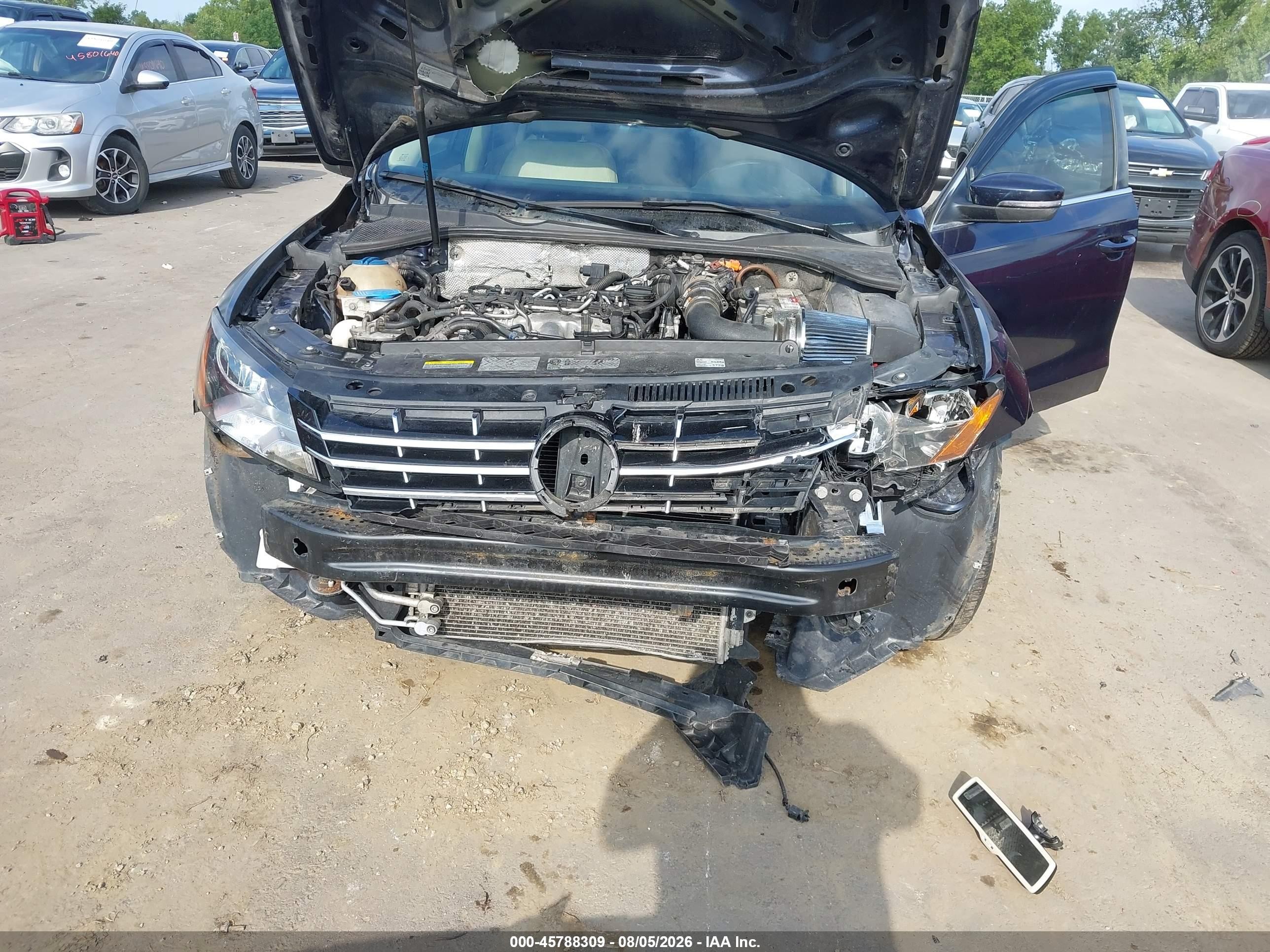 2013 Volkswagen Passat 2.0l Tdi Se Blue vin: 1VWBN7A32DC103319