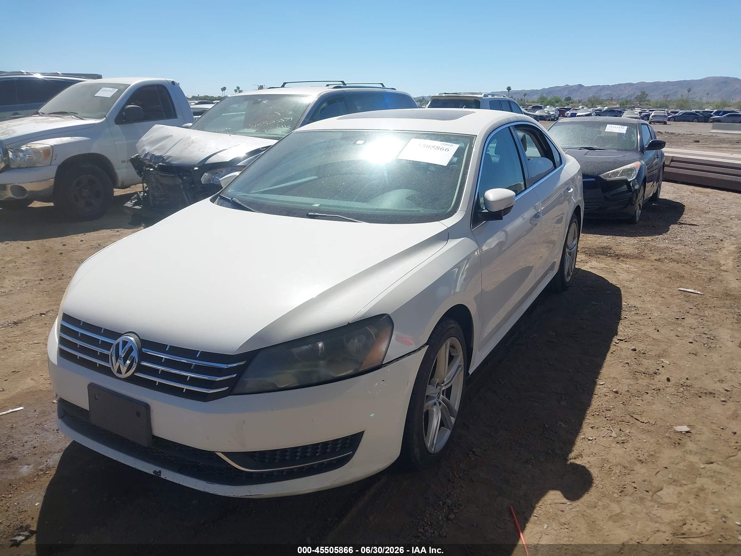 2014 Volkswagen Passat 2.0l Tdi Se Белый vin: 1VWBN7A32EC012844