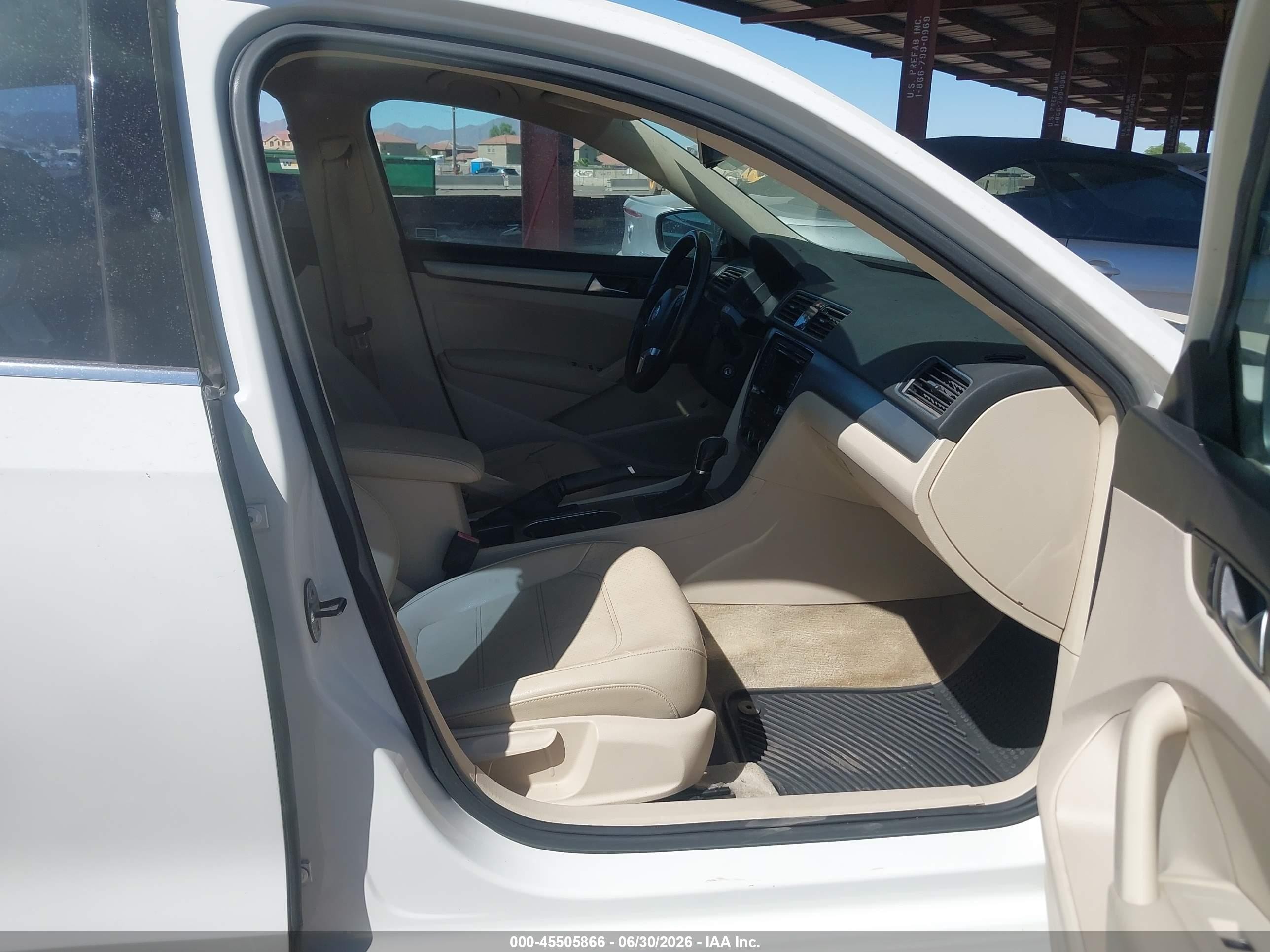 2014 Volkswagen Passat 2.0l Tdi Se Белый vin: 1VWBN7A32EC012844