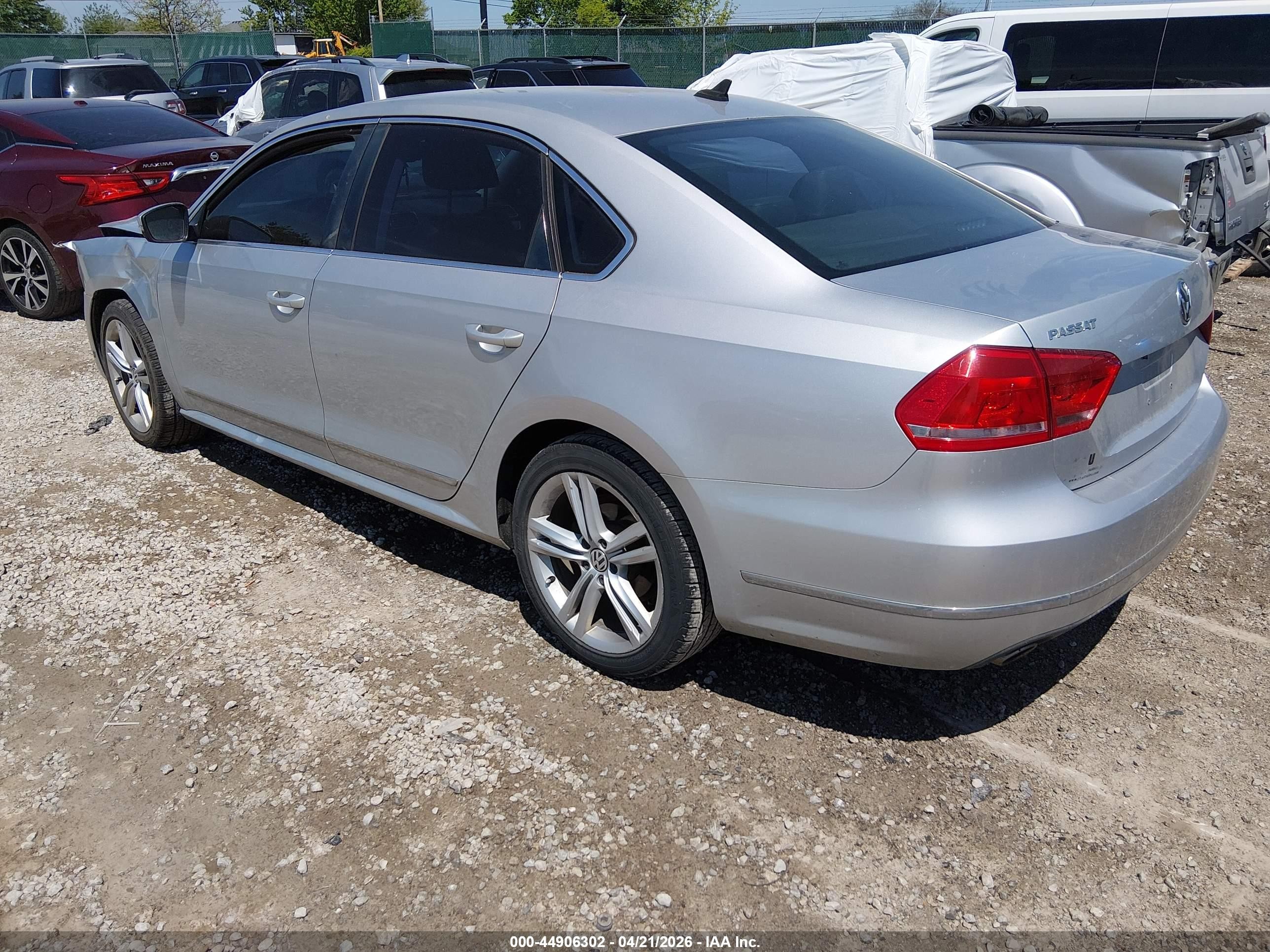2014 Volkswagen Passat 2.0l Tdi Se Silver vin: 1VWBN7A32EC082148