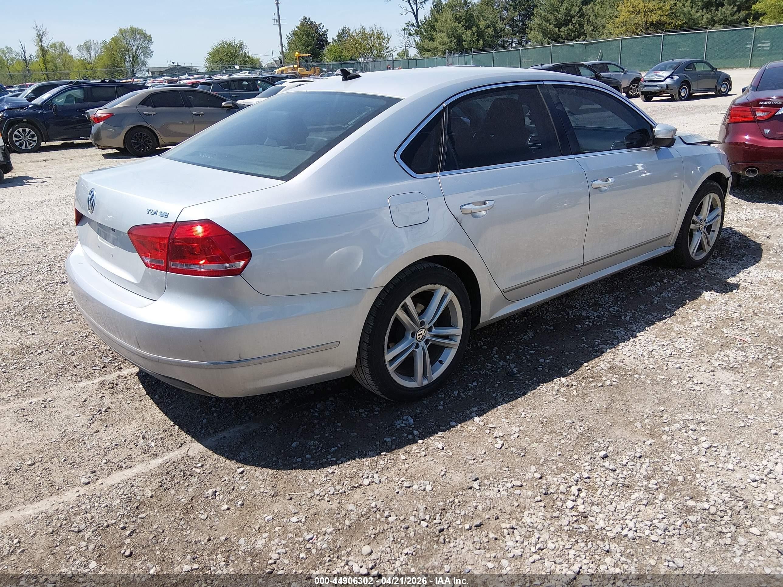 2014 Volkswagen Passat 2.0l Tdi Se Silver vin: 1VWBN7A32EC082148